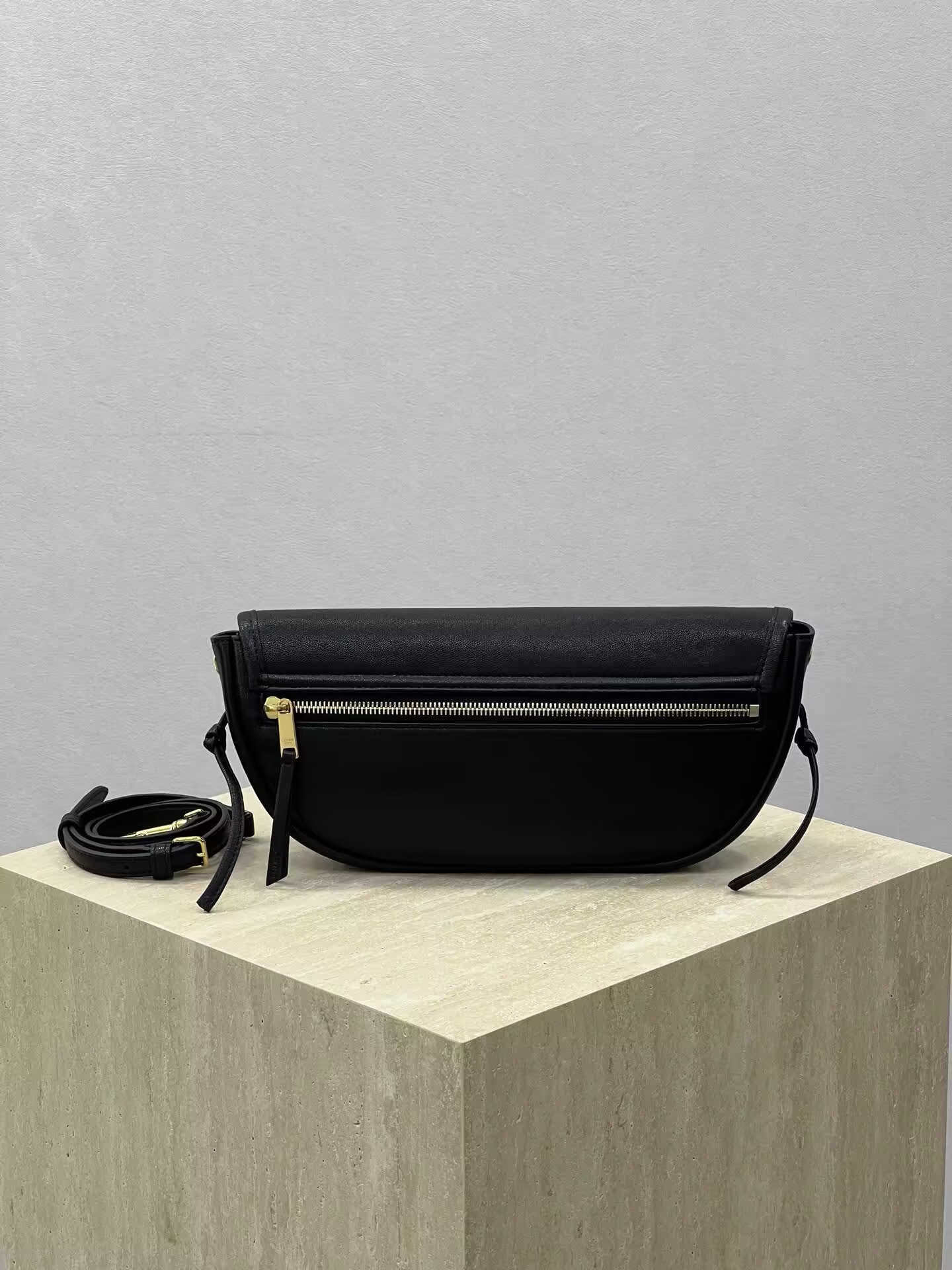 ce**e halfmoon soft triomphe bag in S*pple shiny lambskin 25x13x5cm