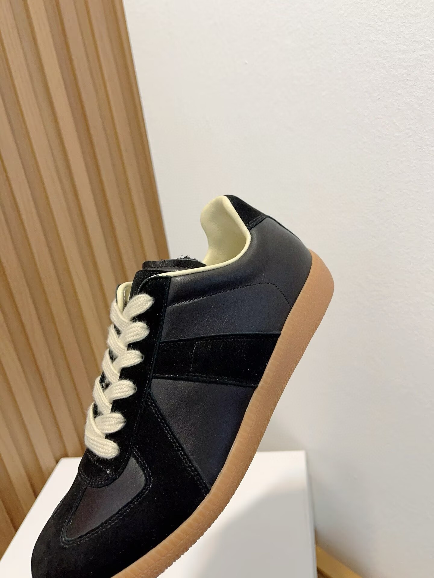 ua ma*s*n Ma*i*la mm6 black sneakers