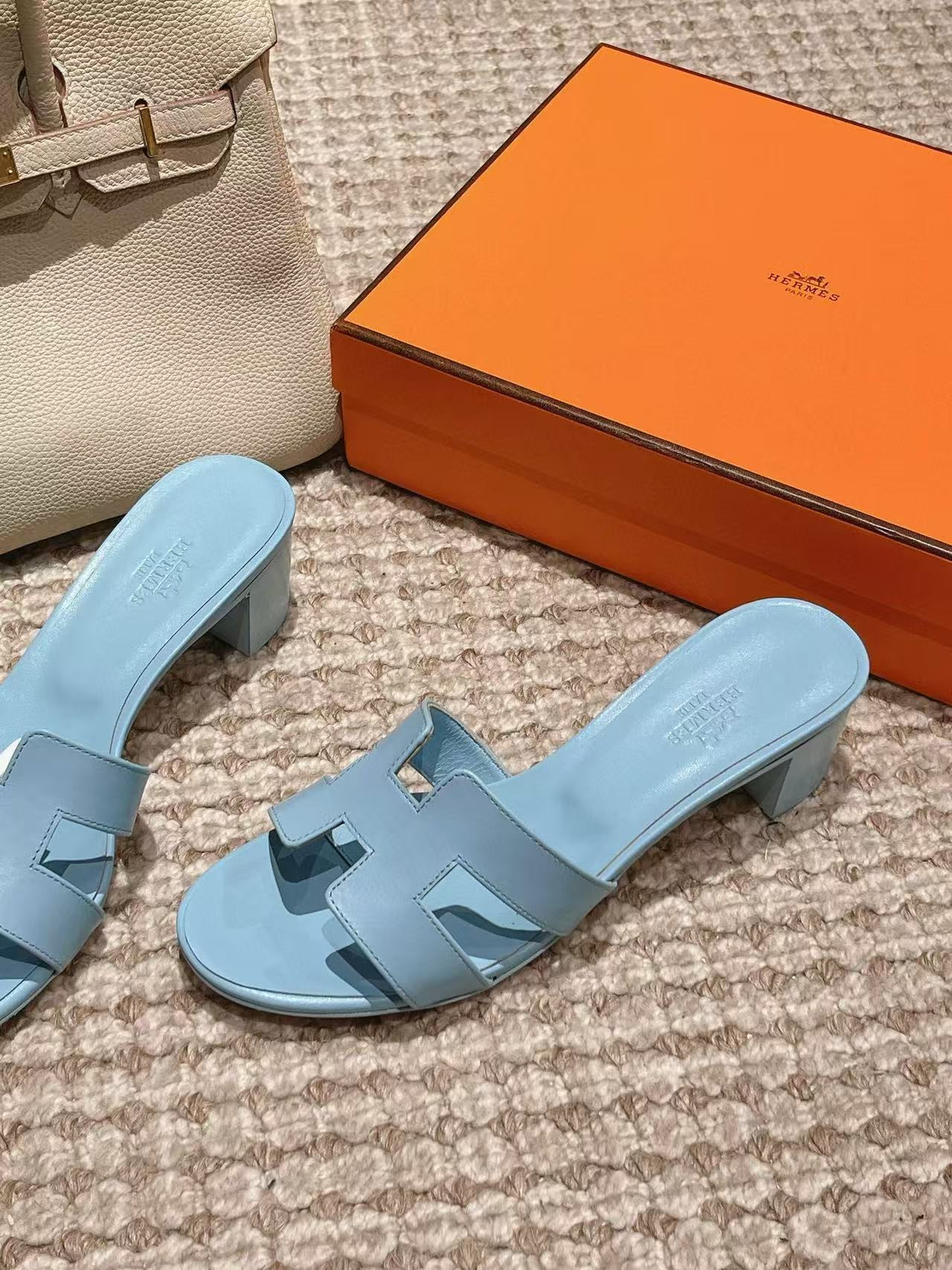 ua H**mes oasis sandal