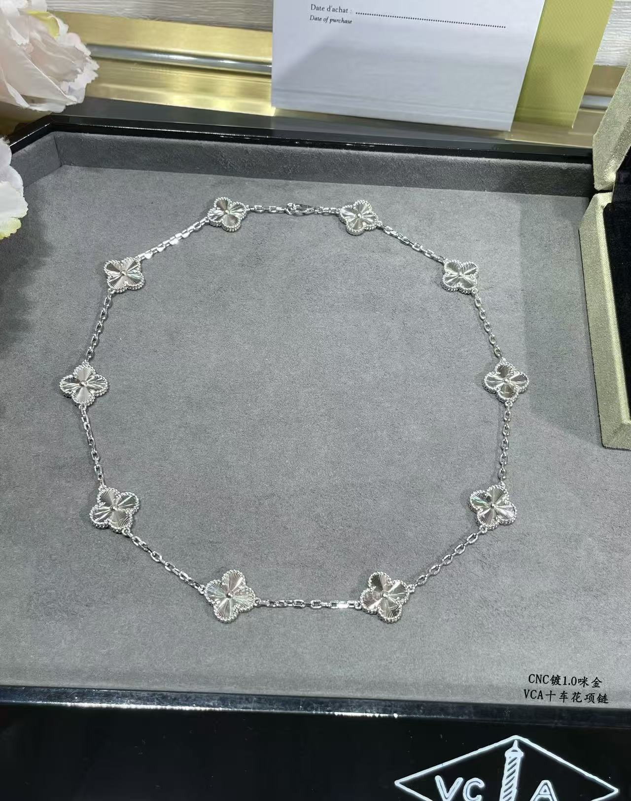 V*N CL*F & arpels ten-flower four-leaf clover necklace