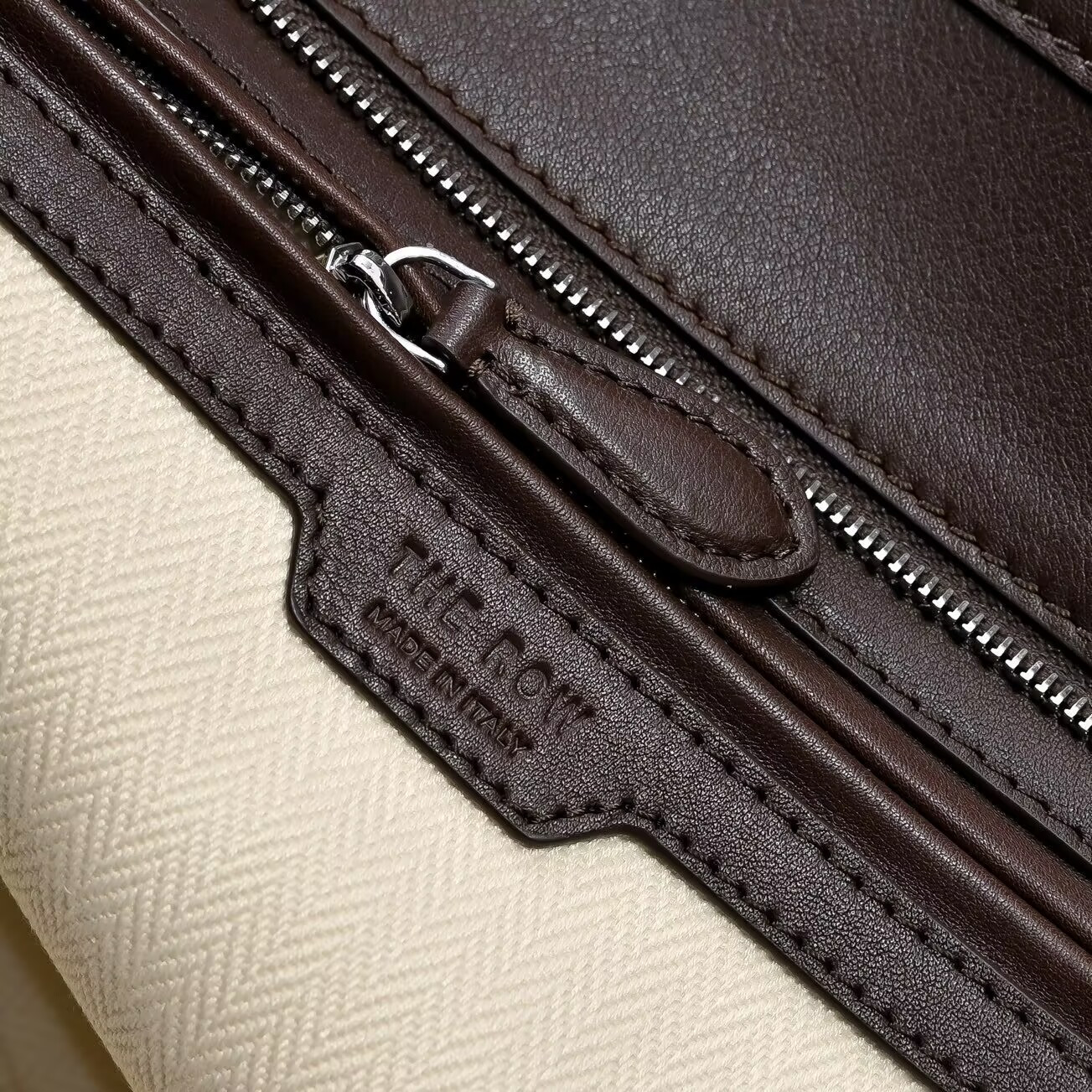 T*e R0w marlo bag in leather 35.5x16x26cm