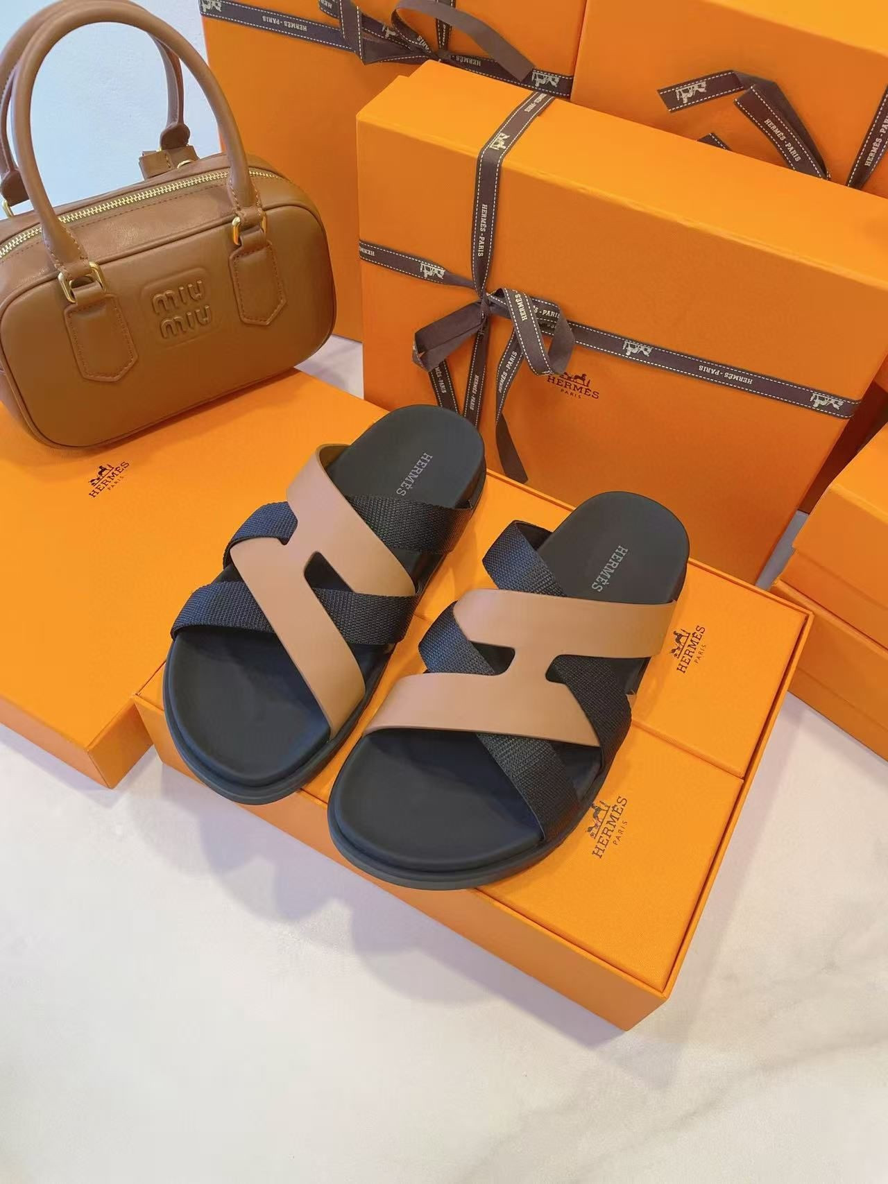 ua H**mes kazimir sandal