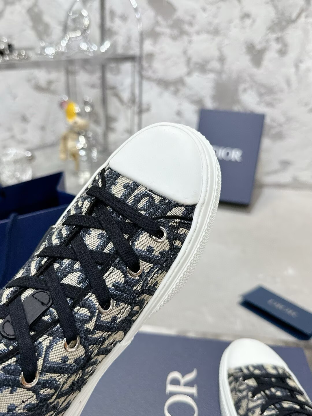 ua D*or sneaker