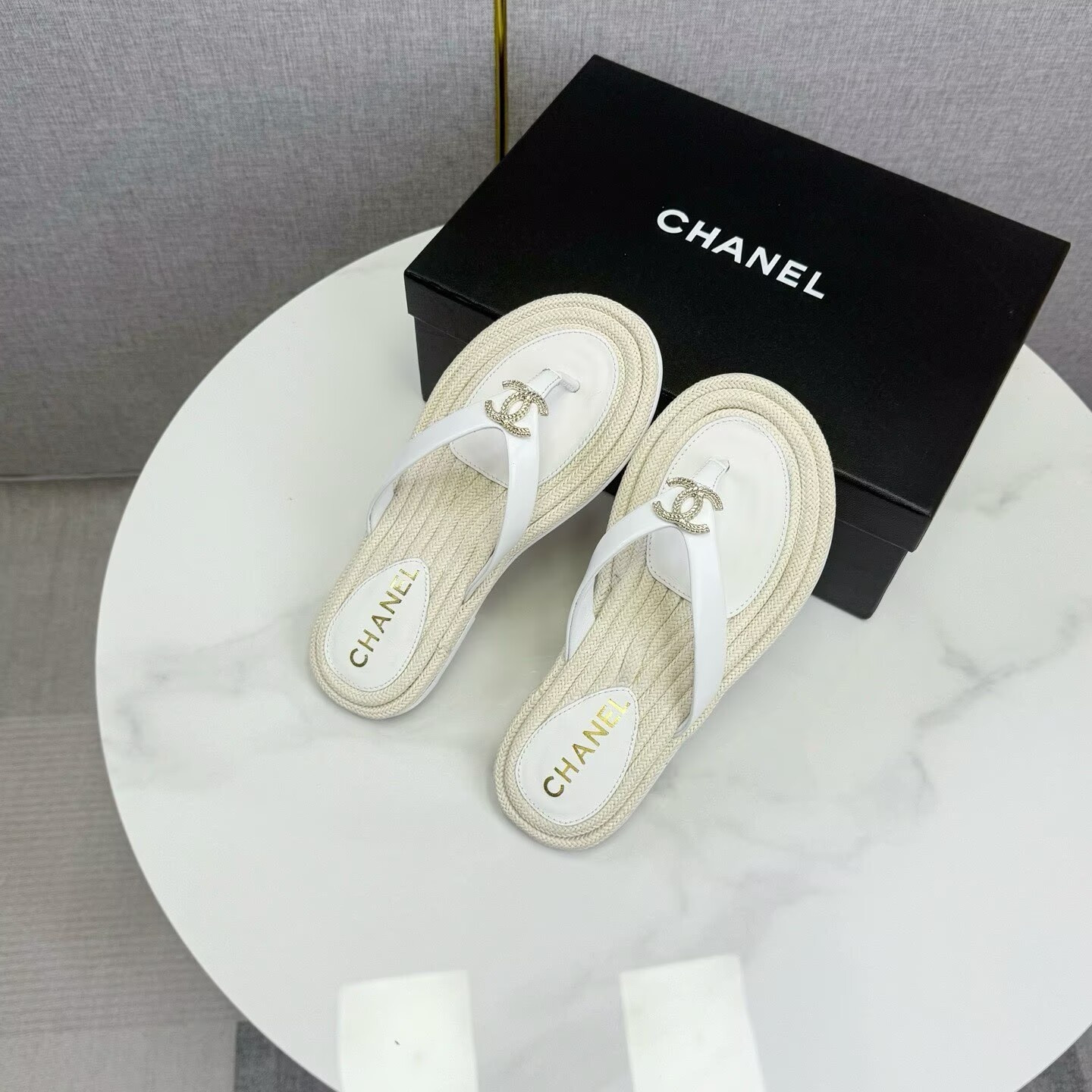 ua Ch*el flip-flops