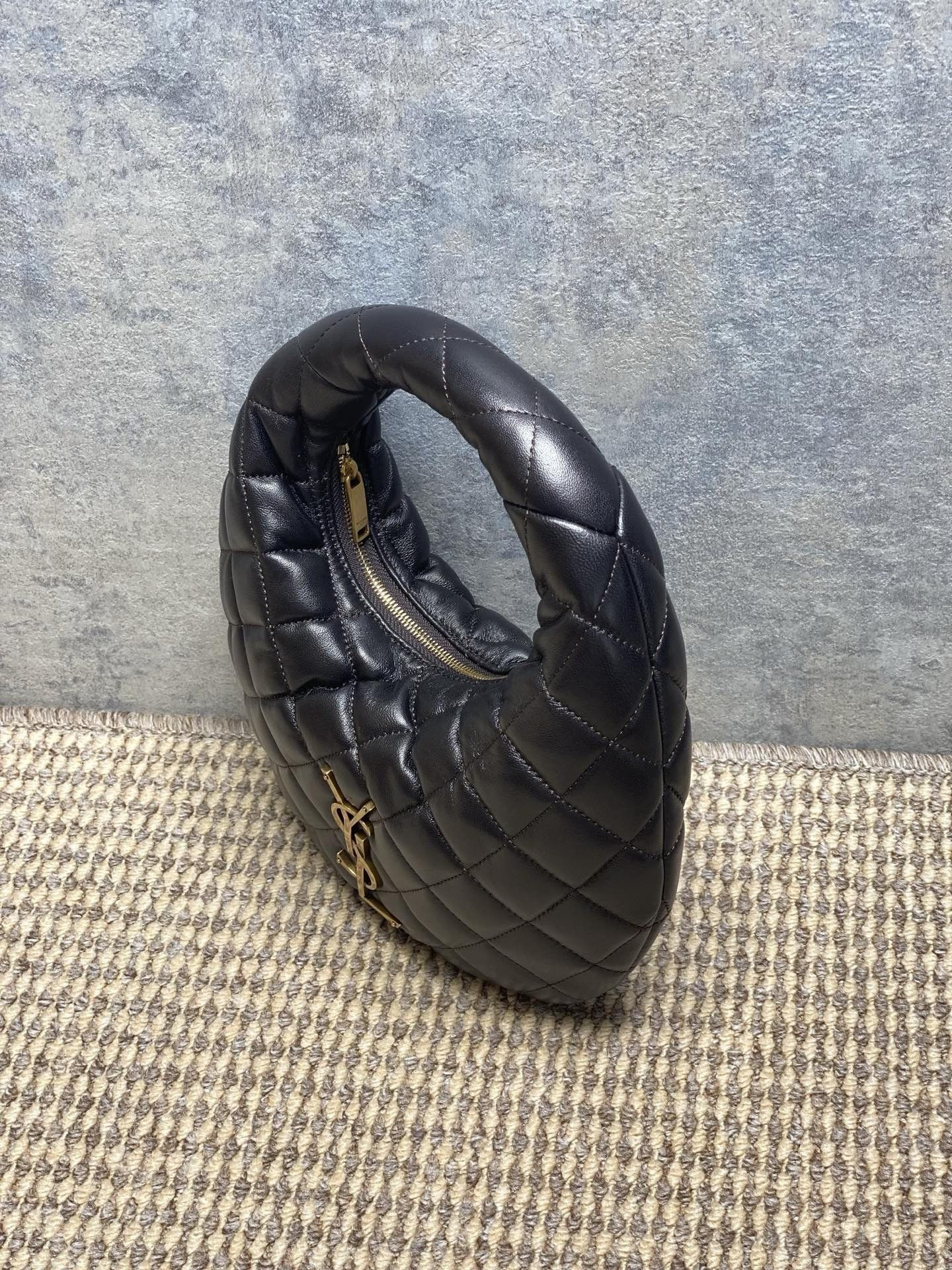 Y*L icarino in quilted nappa 17x13x3cm