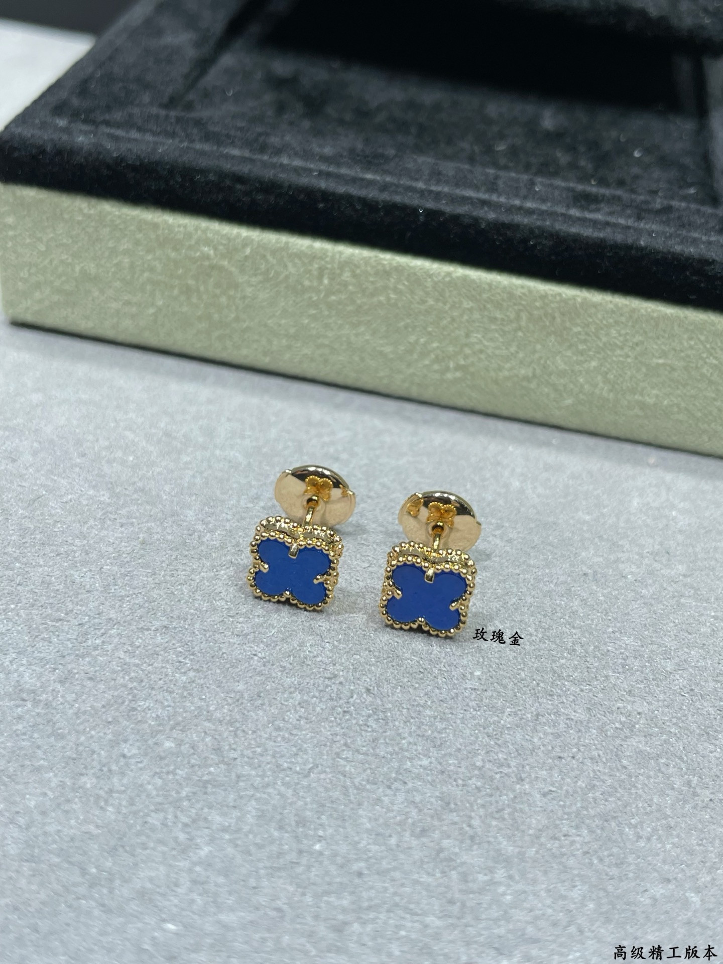 V*N CL*F & arpels four-leaf clover earrings