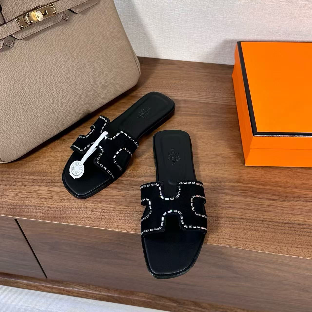 ua H**mes oran sandal