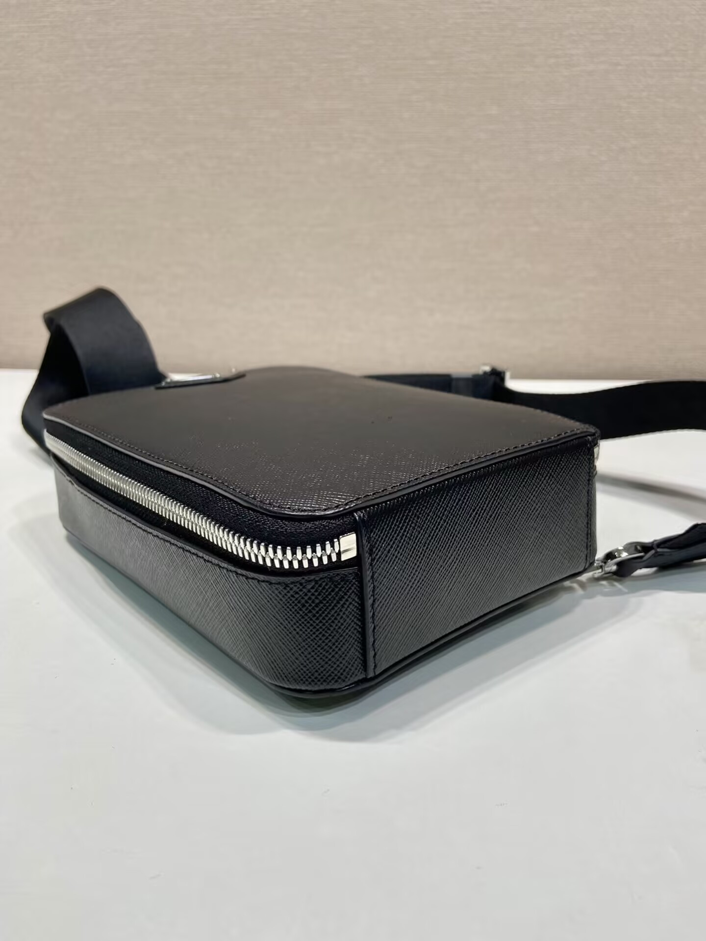 Pra*a brique saffiano leather bag 14x20x5cm