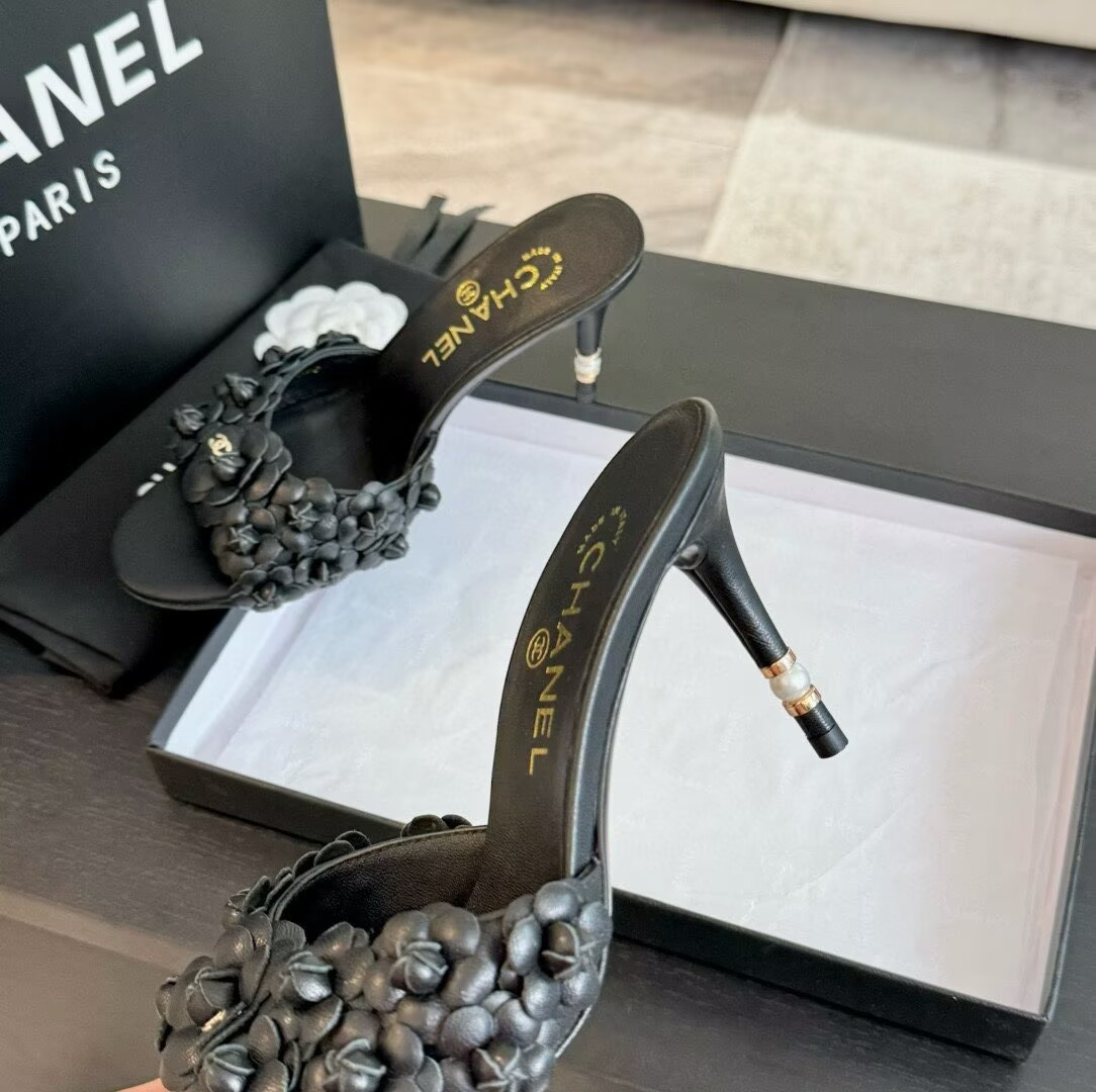 ua Ch*el heels