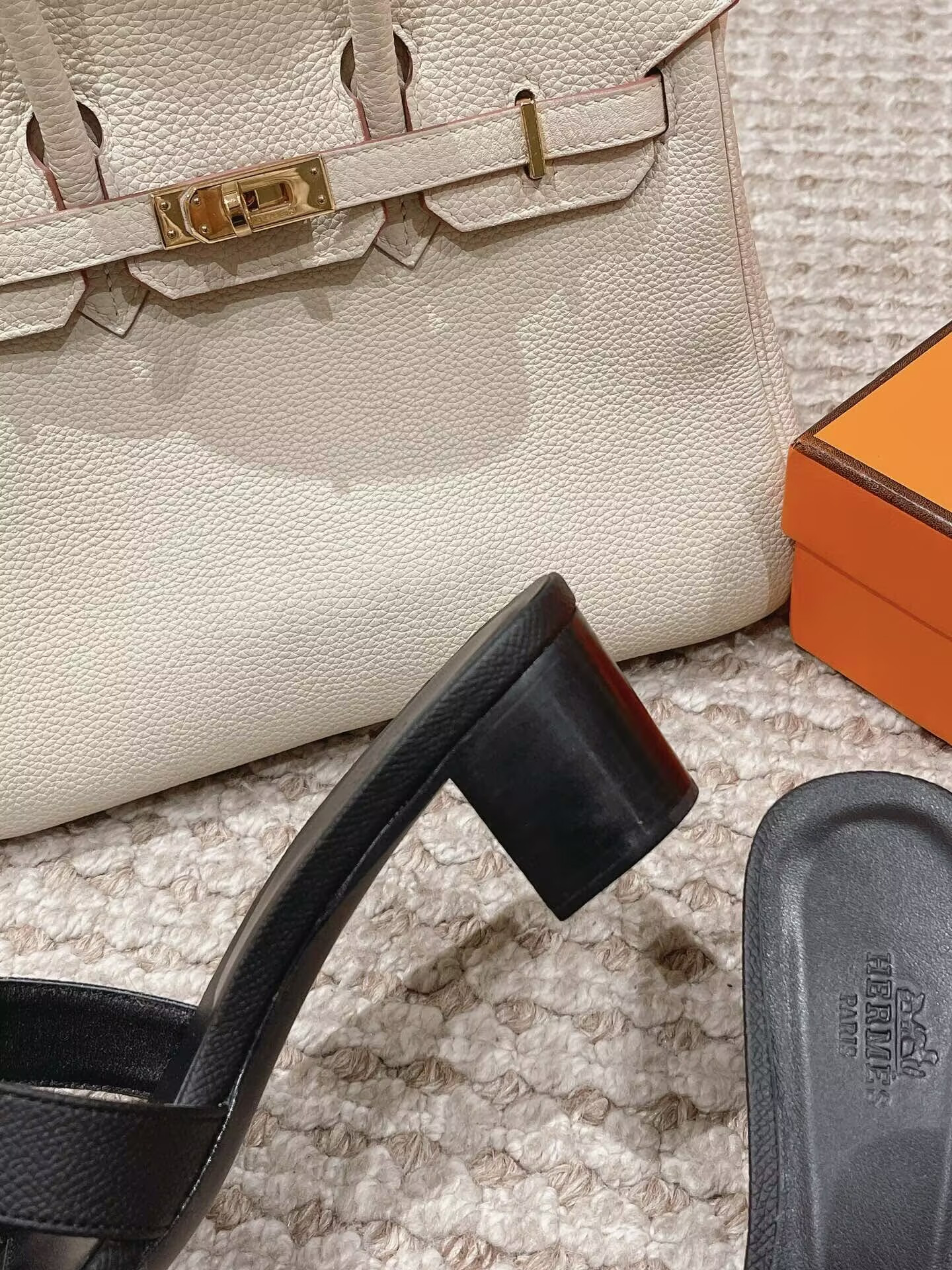 ua H**mes oasis sandal