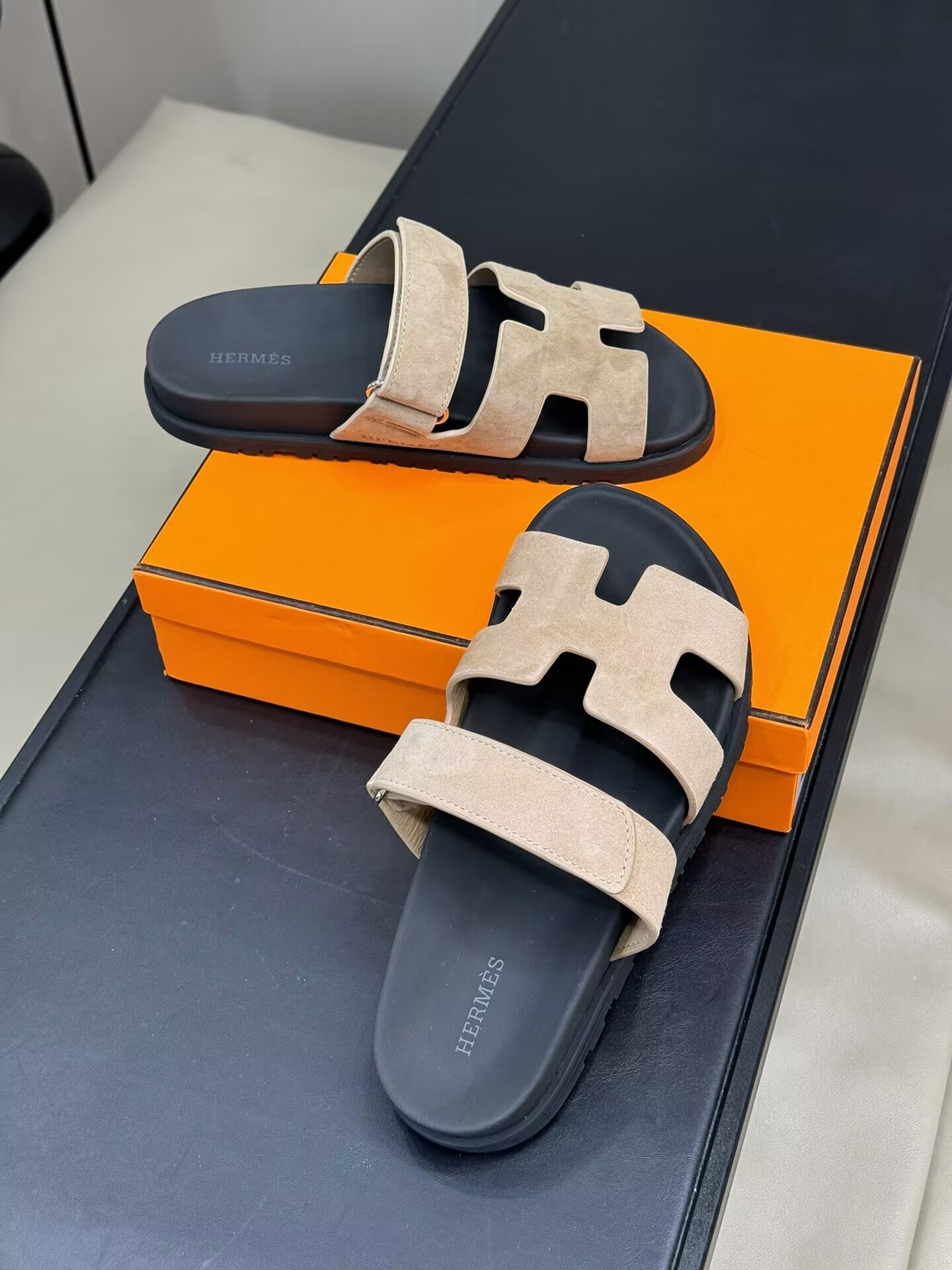 ua H**mes chypre sandal