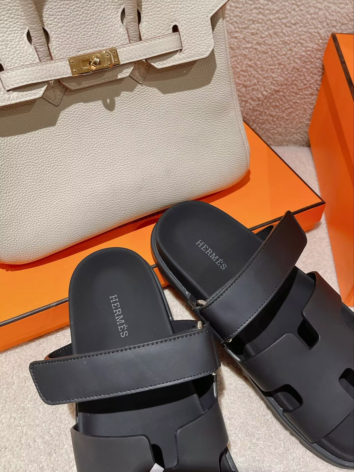 ua H**mes chypre sandal