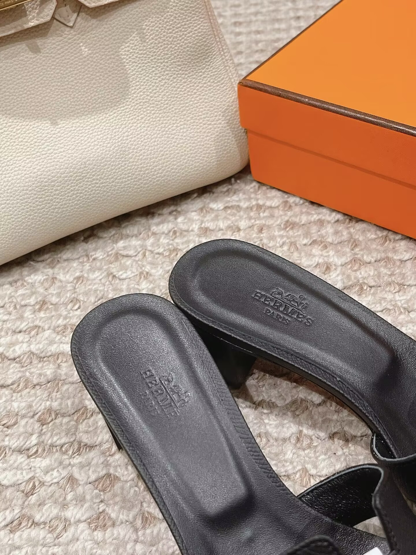 ua H**mes oasis sandal