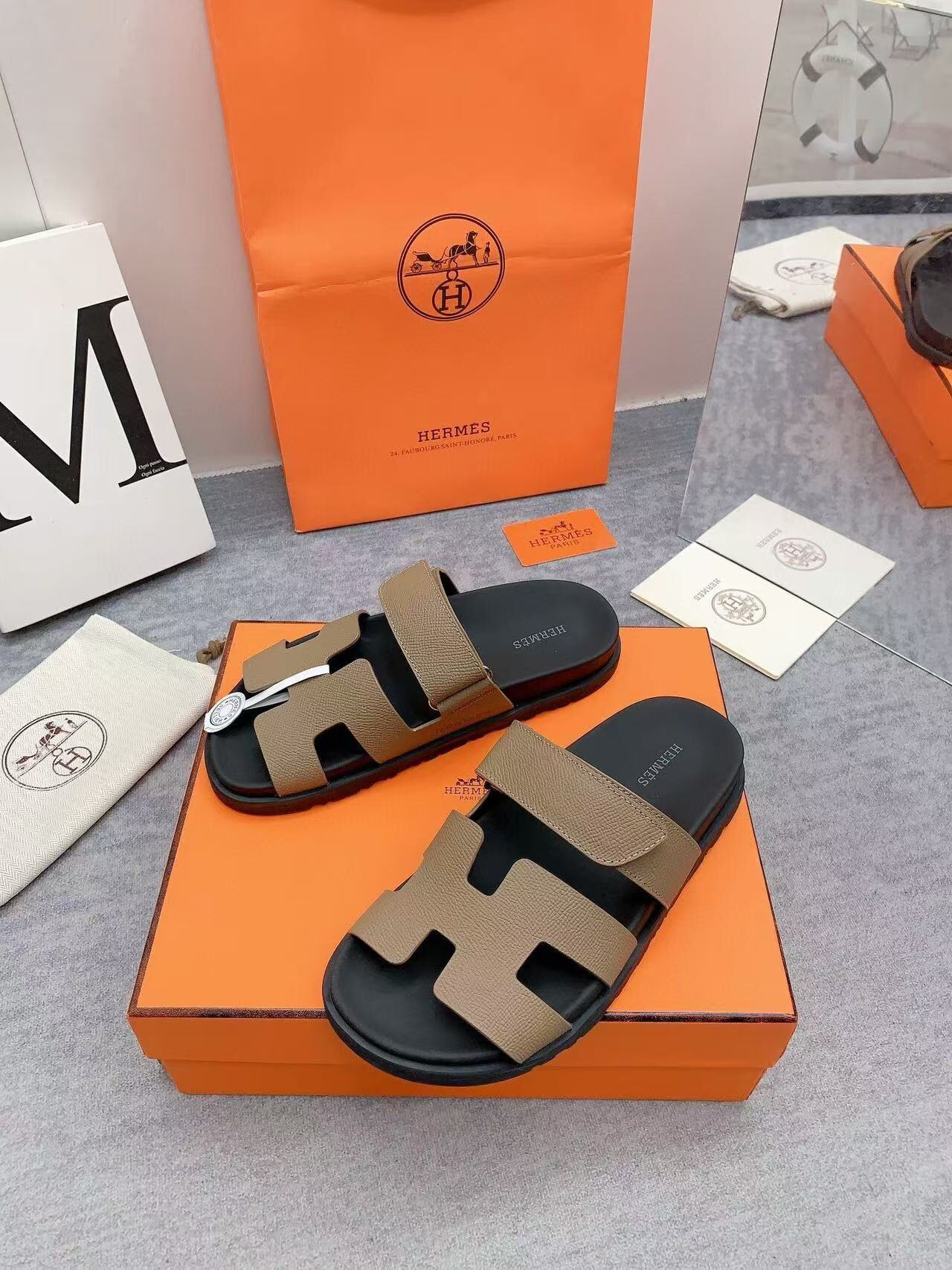 ua H**mes chypre sandal