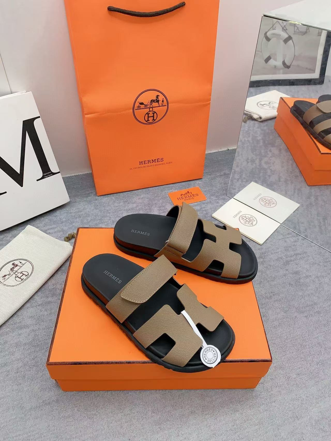 ua H**mes chypre sandal