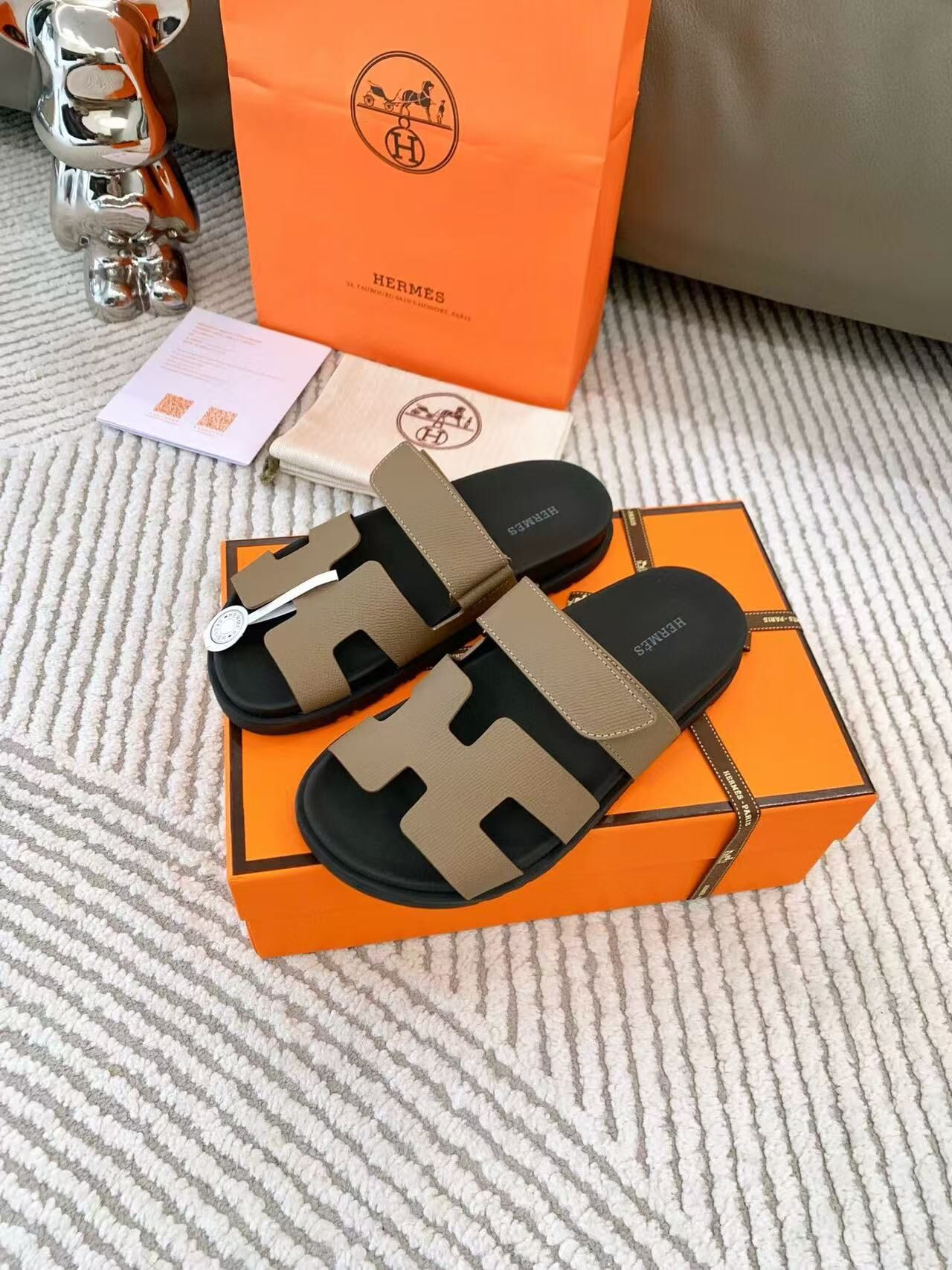 ua H**mes chypre sandal