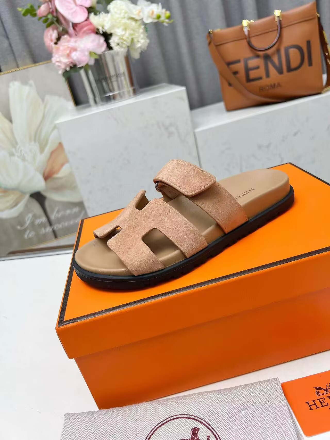 ua H**mes chypre sandal