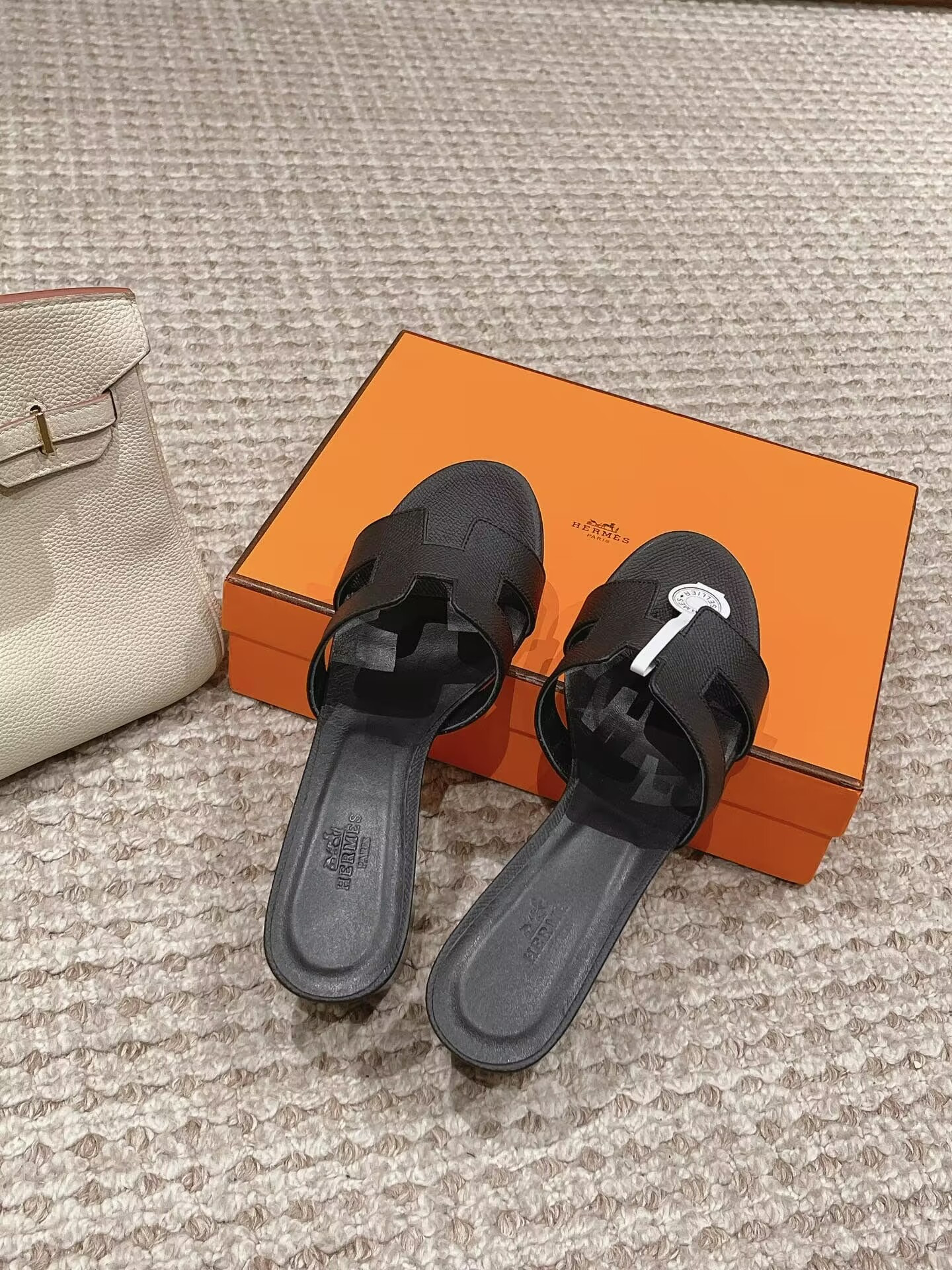 ua H**mes oasis sandal