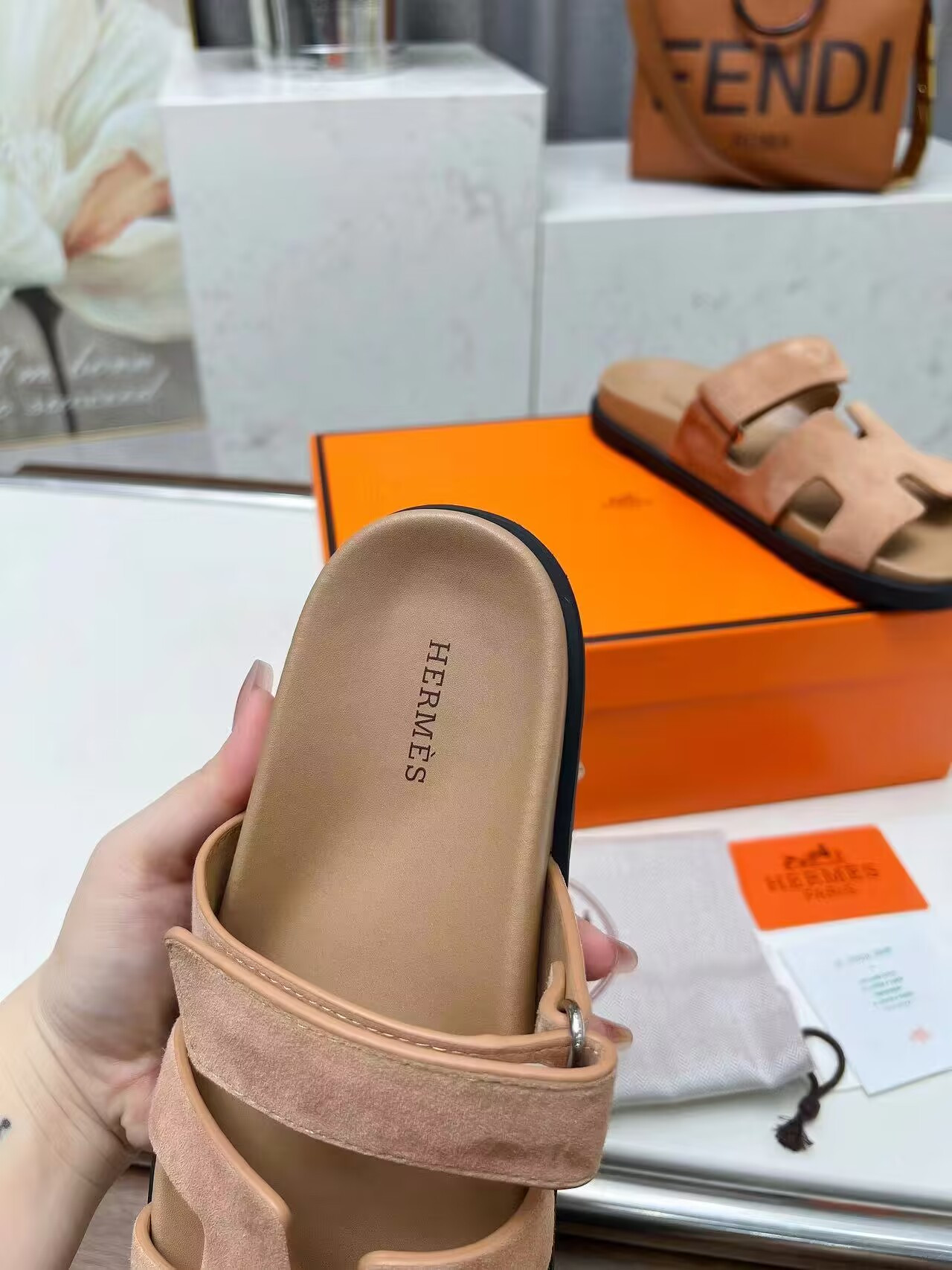 ua H**mes chypre sandal