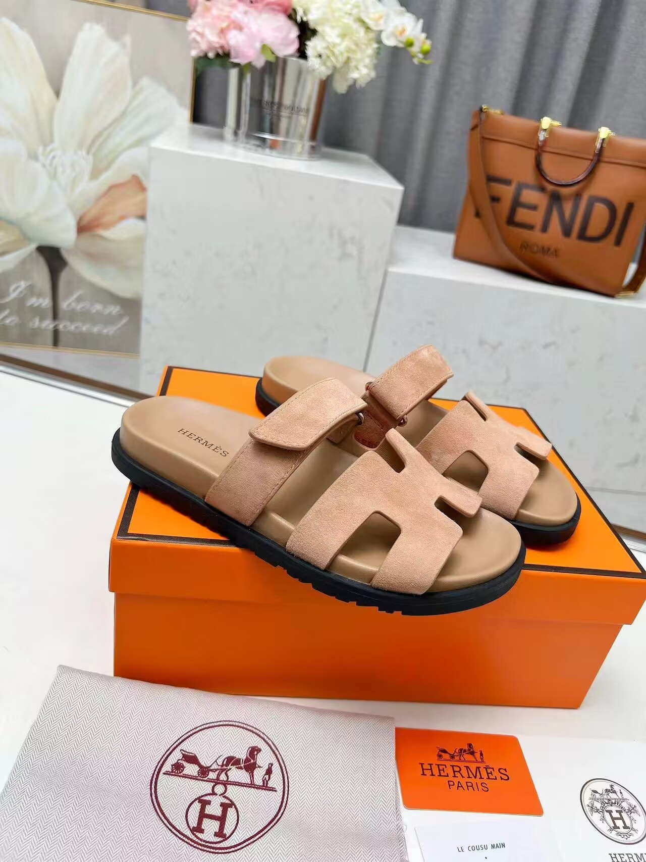 ua H**mes chypre sandal