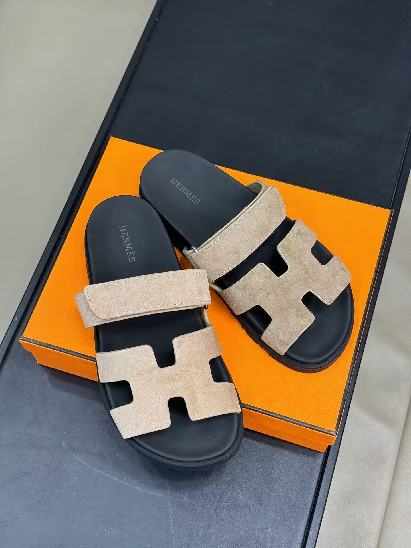 ua H**mes chypre sandal