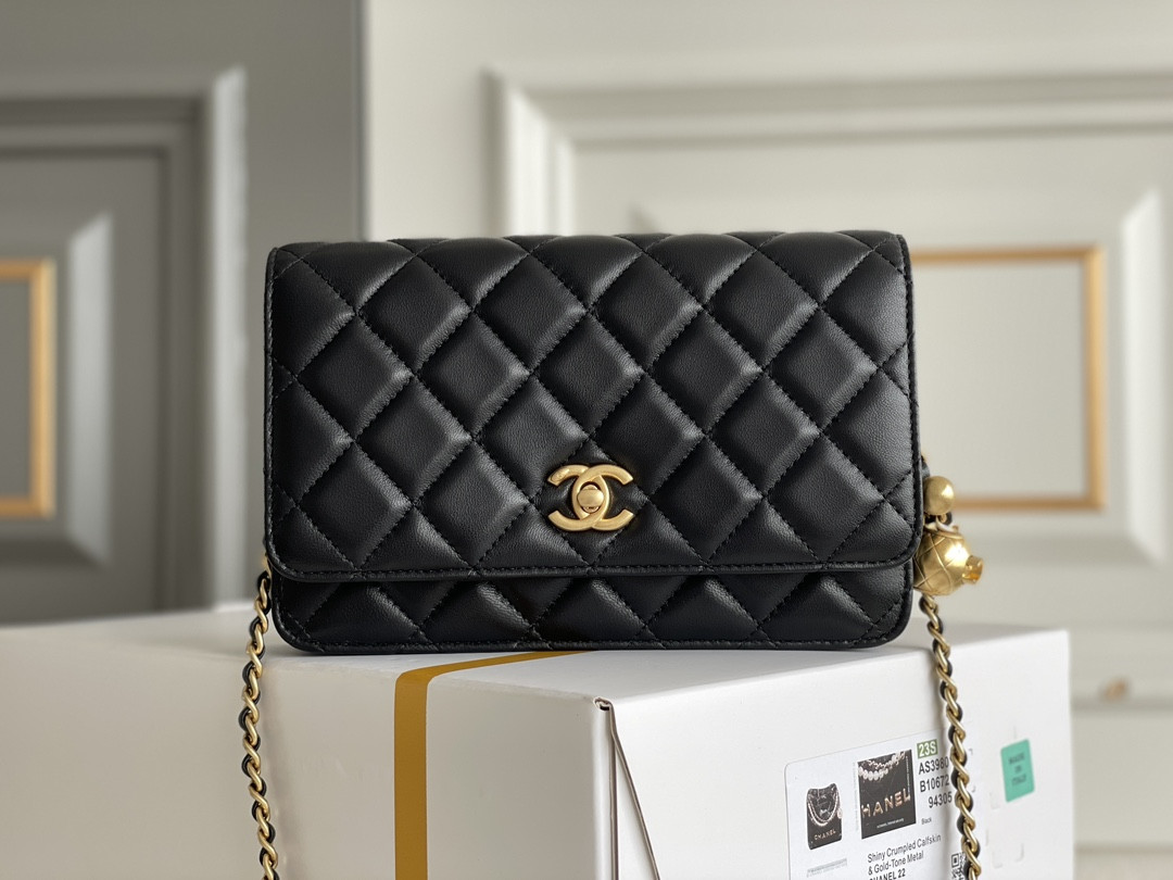 Ch*el classic wallet on chain 4.8 × 7.5 × 1.4 in