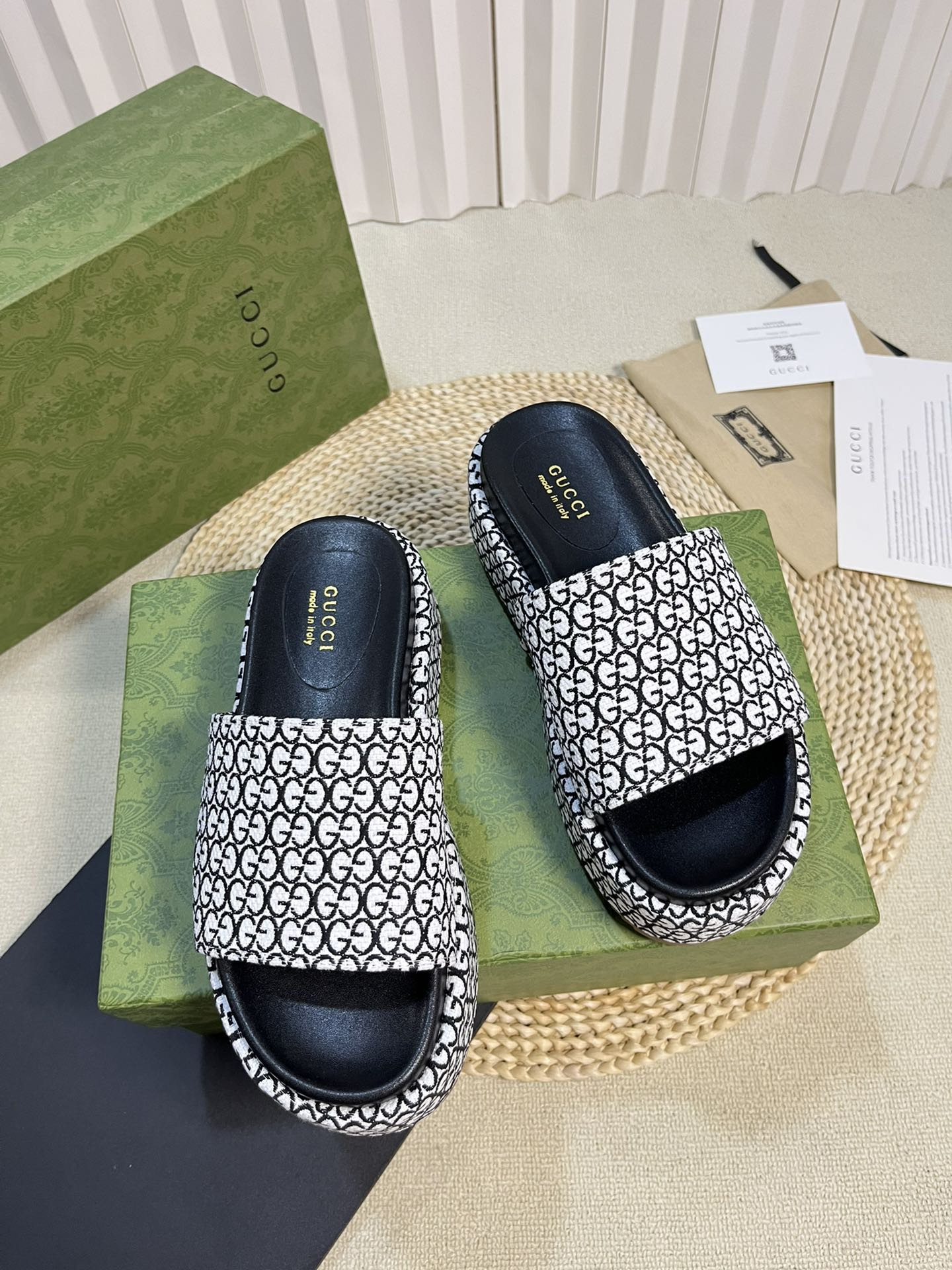 G*u*i women's gg platform slide sandal