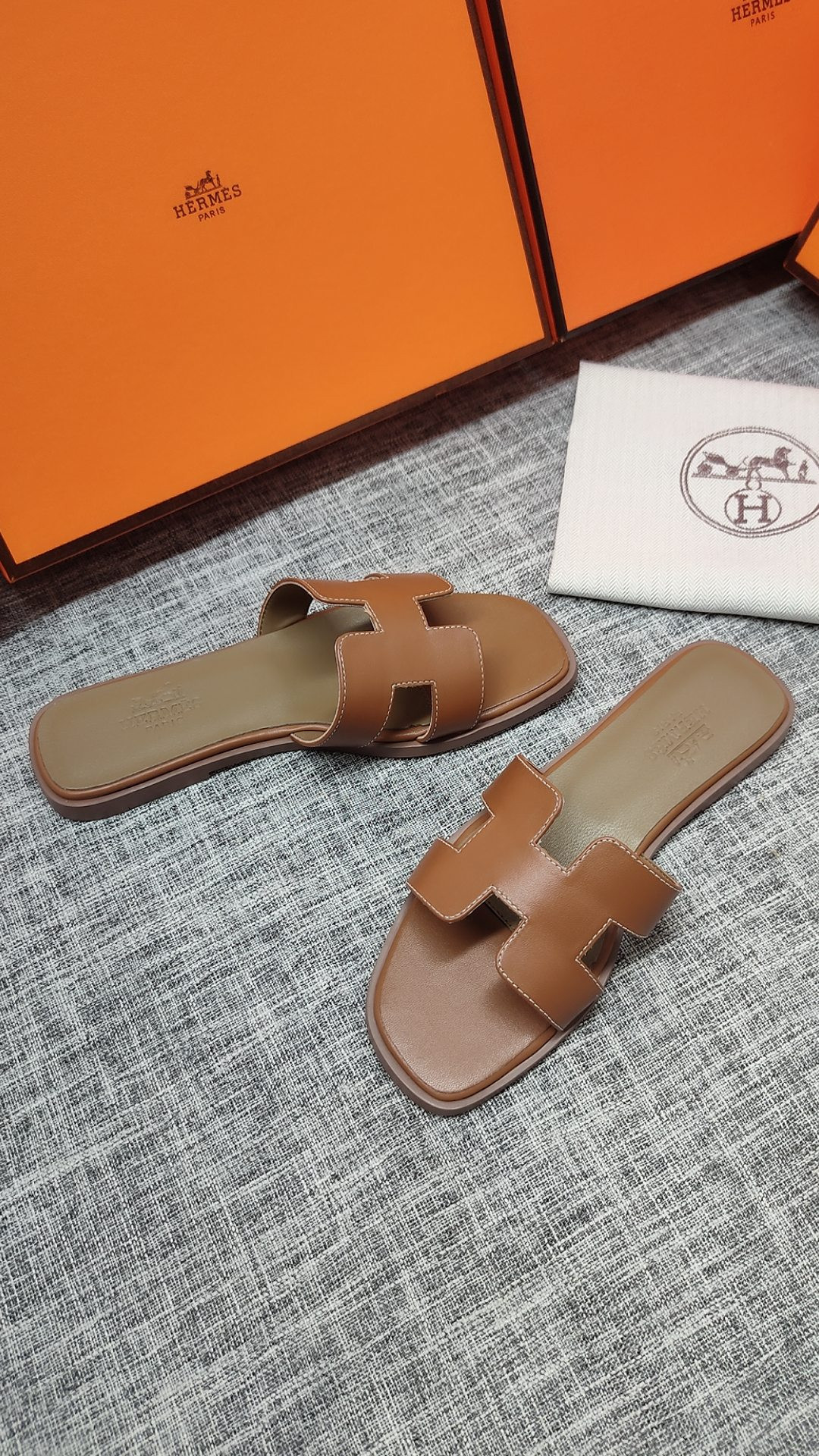 ua H**mes oran sandal