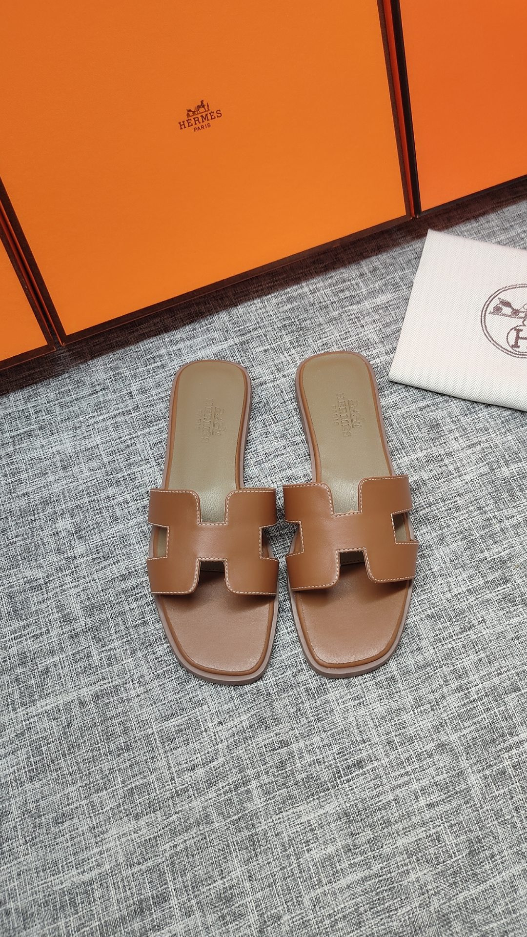 ua H**mes oran sandal