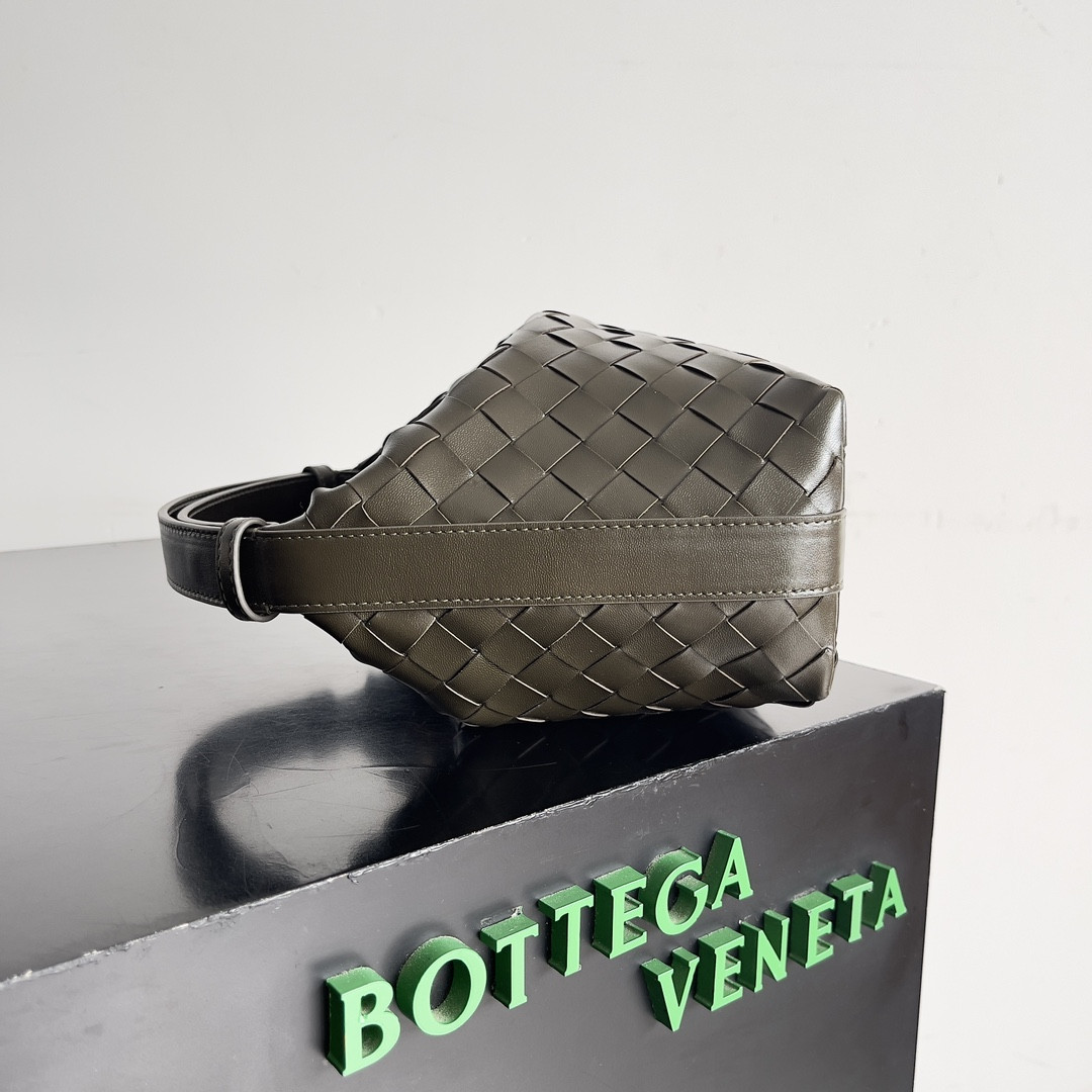 bo*te*ga Ve*ne*ta mini wallace 22x13x9cm