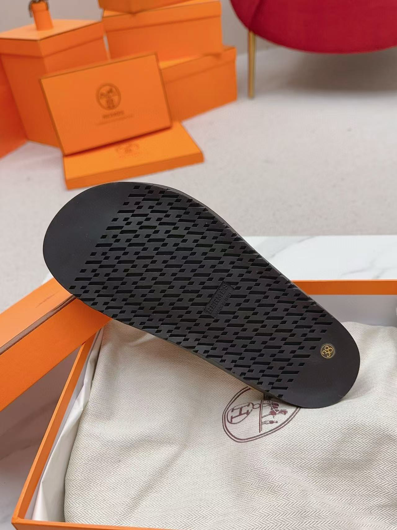 ua H**mes chypre sandal