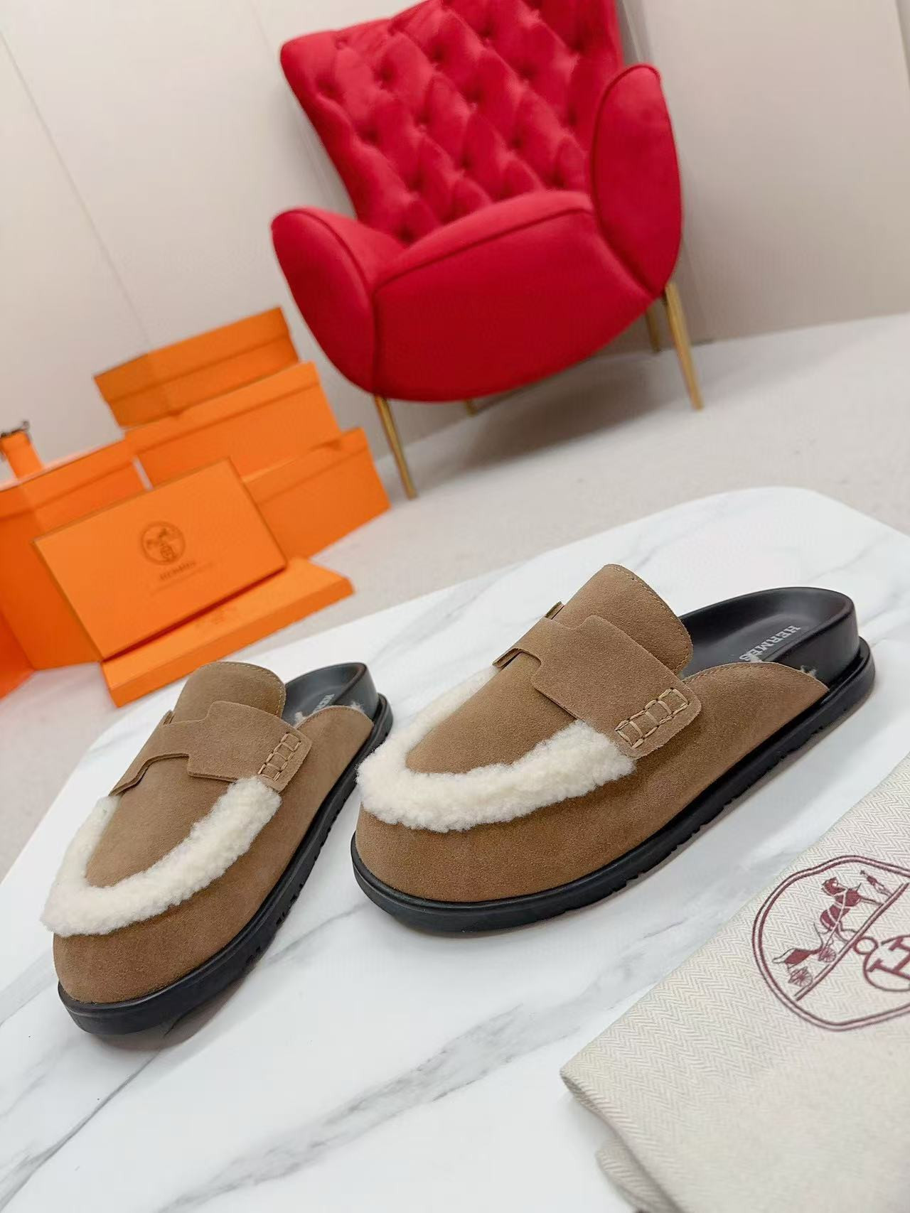 ua H**mes chypre sandal