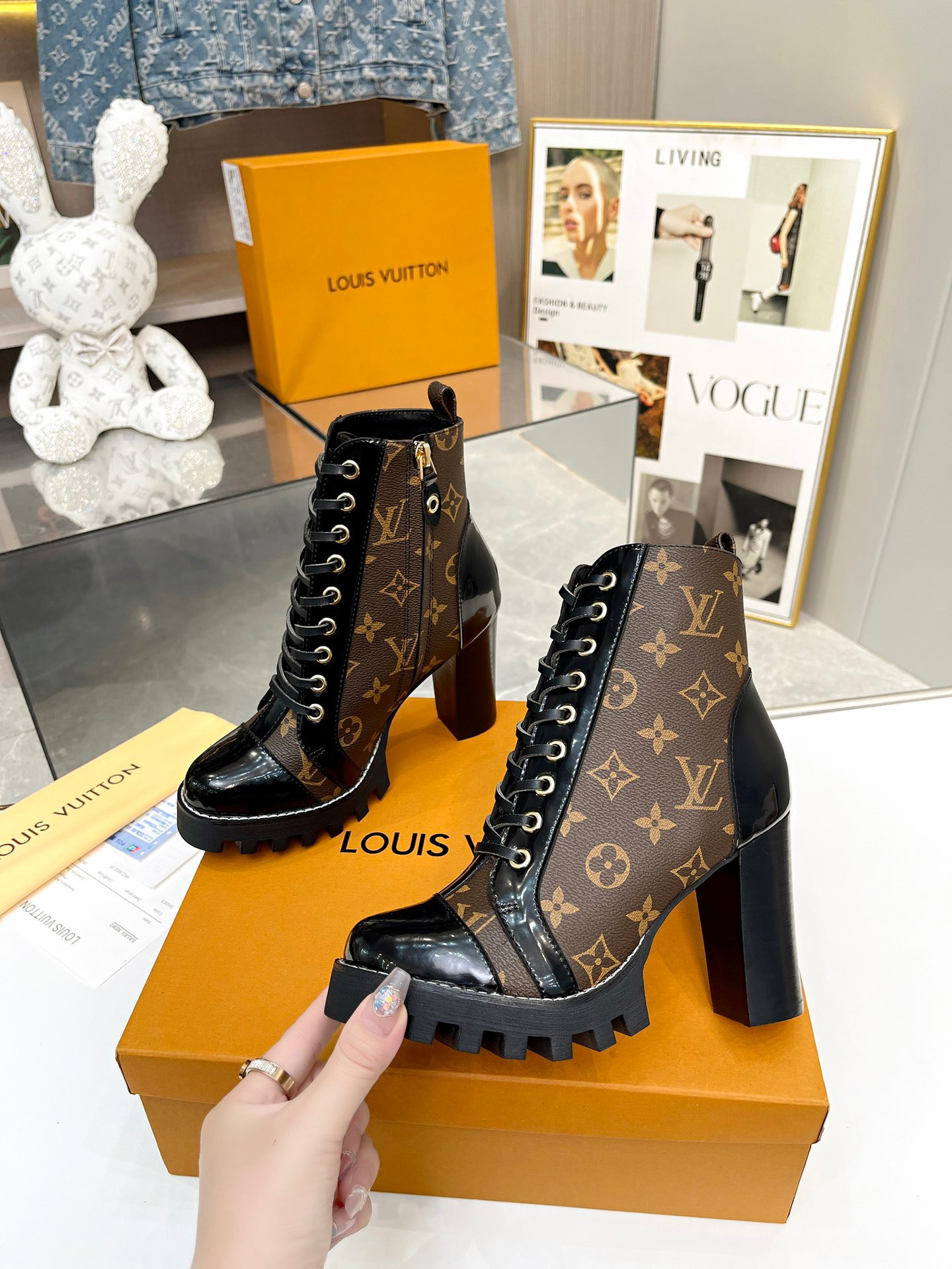 UA LV 21SS Boots