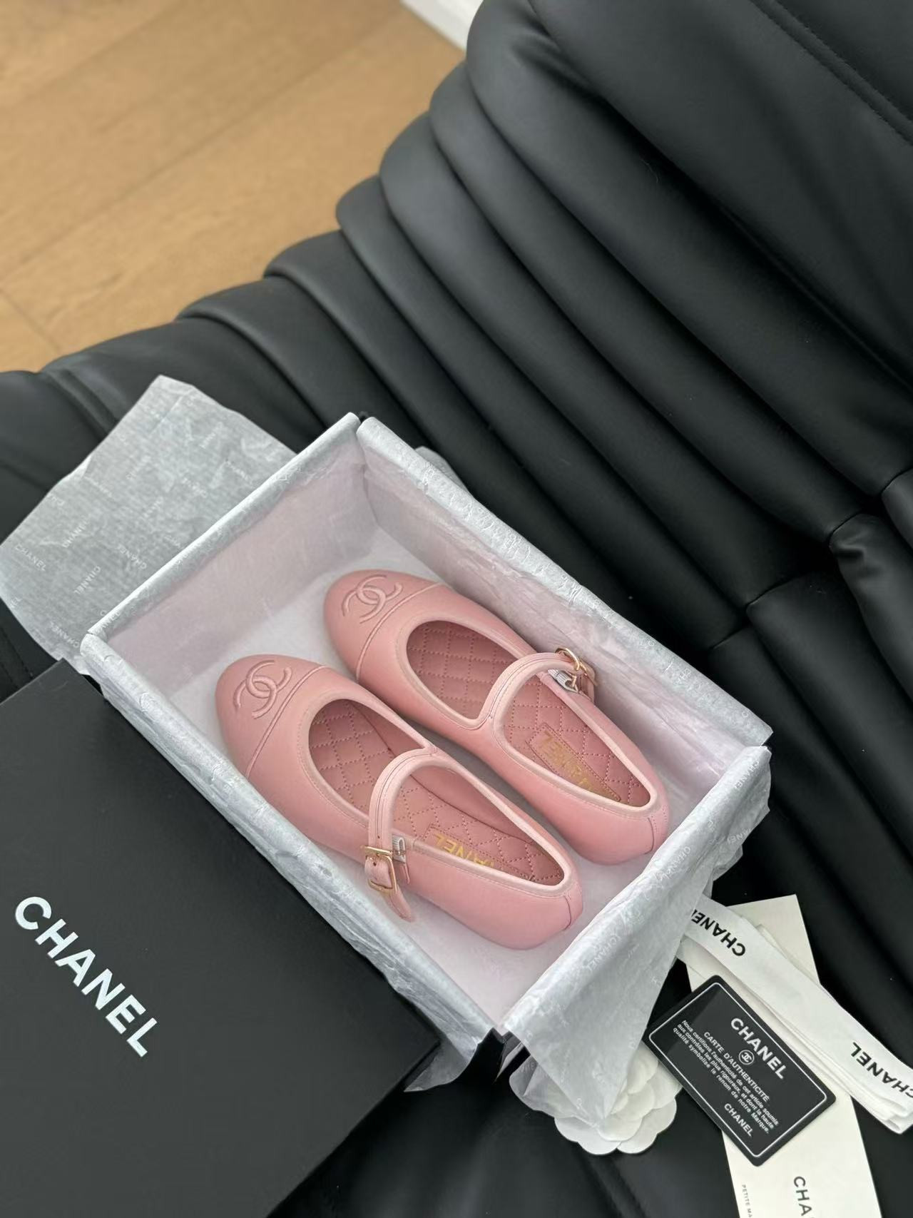 ua Ch*el ballet flats