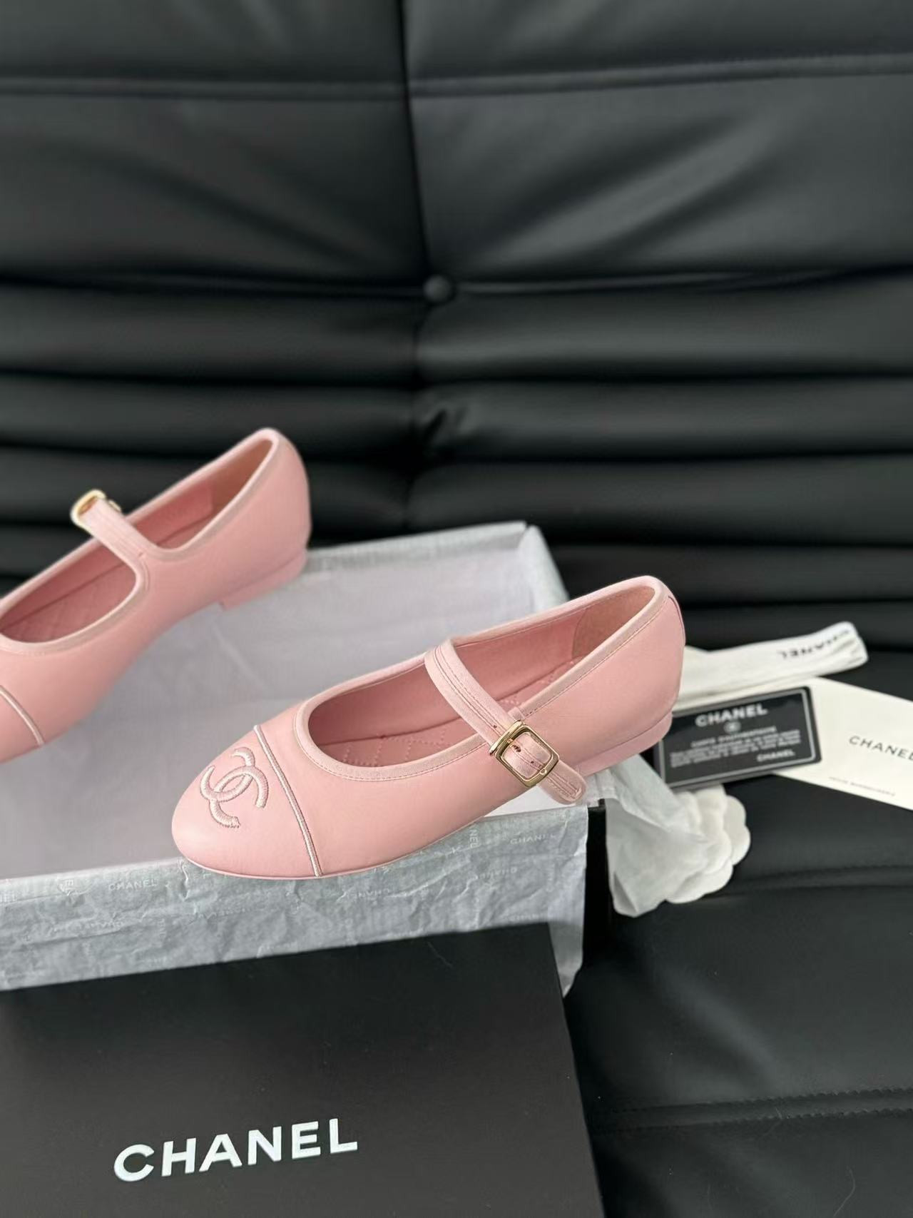 ua Ch*el ballet flats