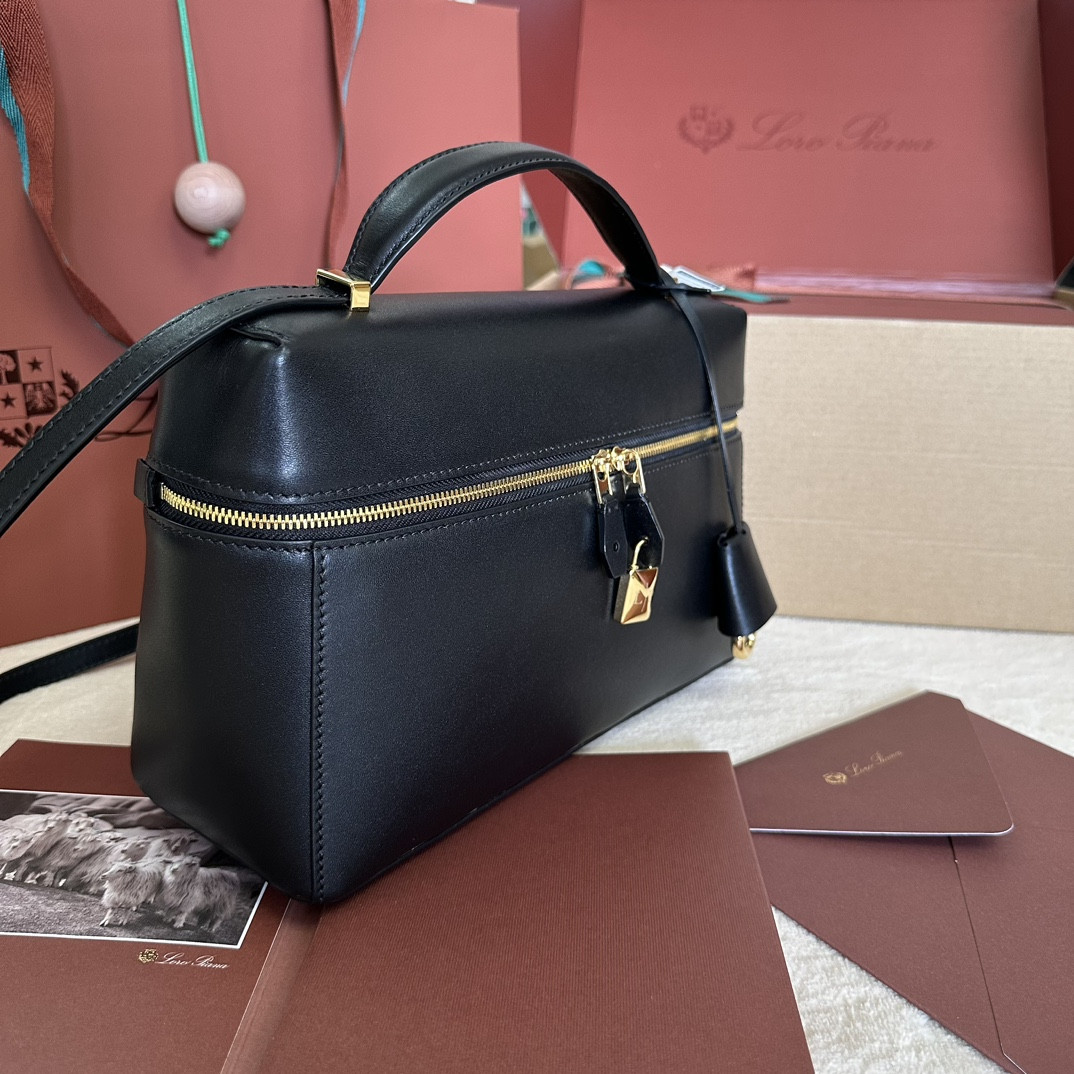 L**o p*ana extra pocket l27 ostrich leather 16 x 27 x 10 cm