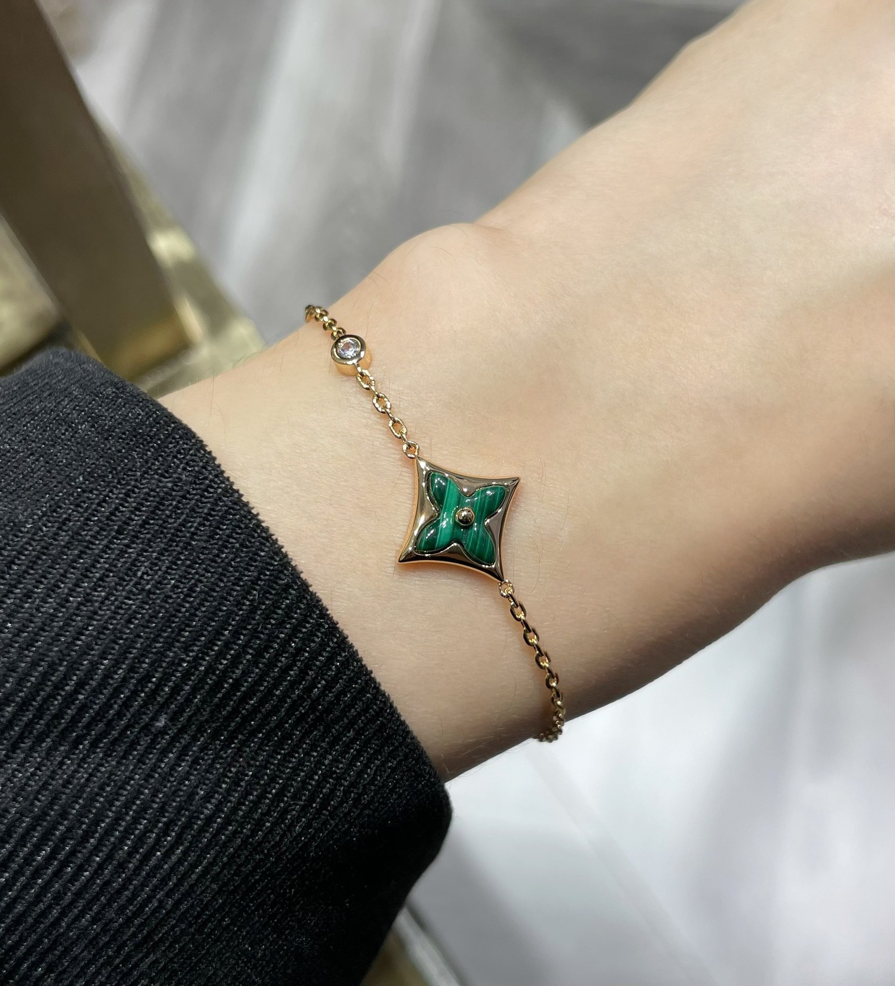 l0*is V*t0n color blossom bb star bracelet