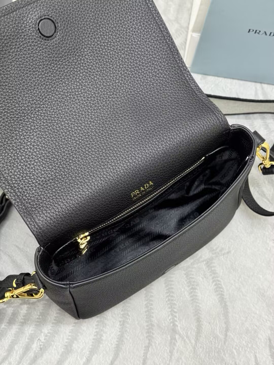 Pra*a leather shoulder bag 15.5x23x9cm
