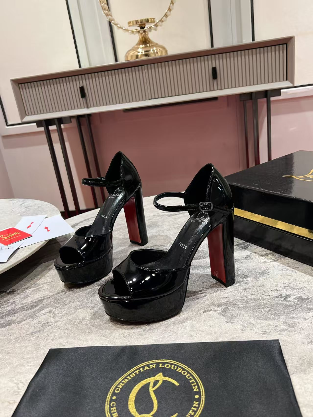 ua Ch**an louboutin sandals