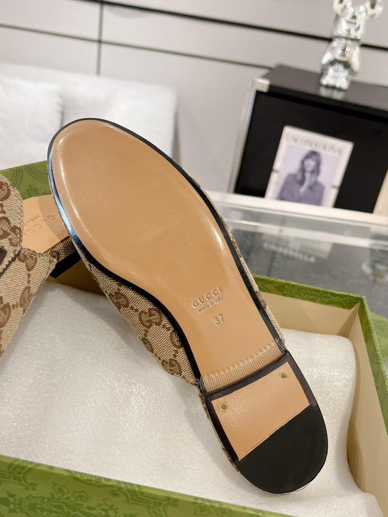 ua G*u*i princetown slipper