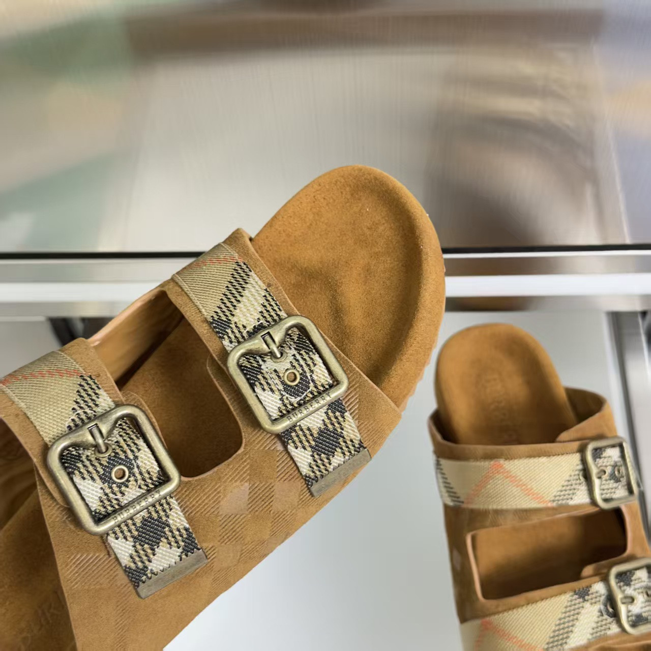 ua B**rry urchin sandals