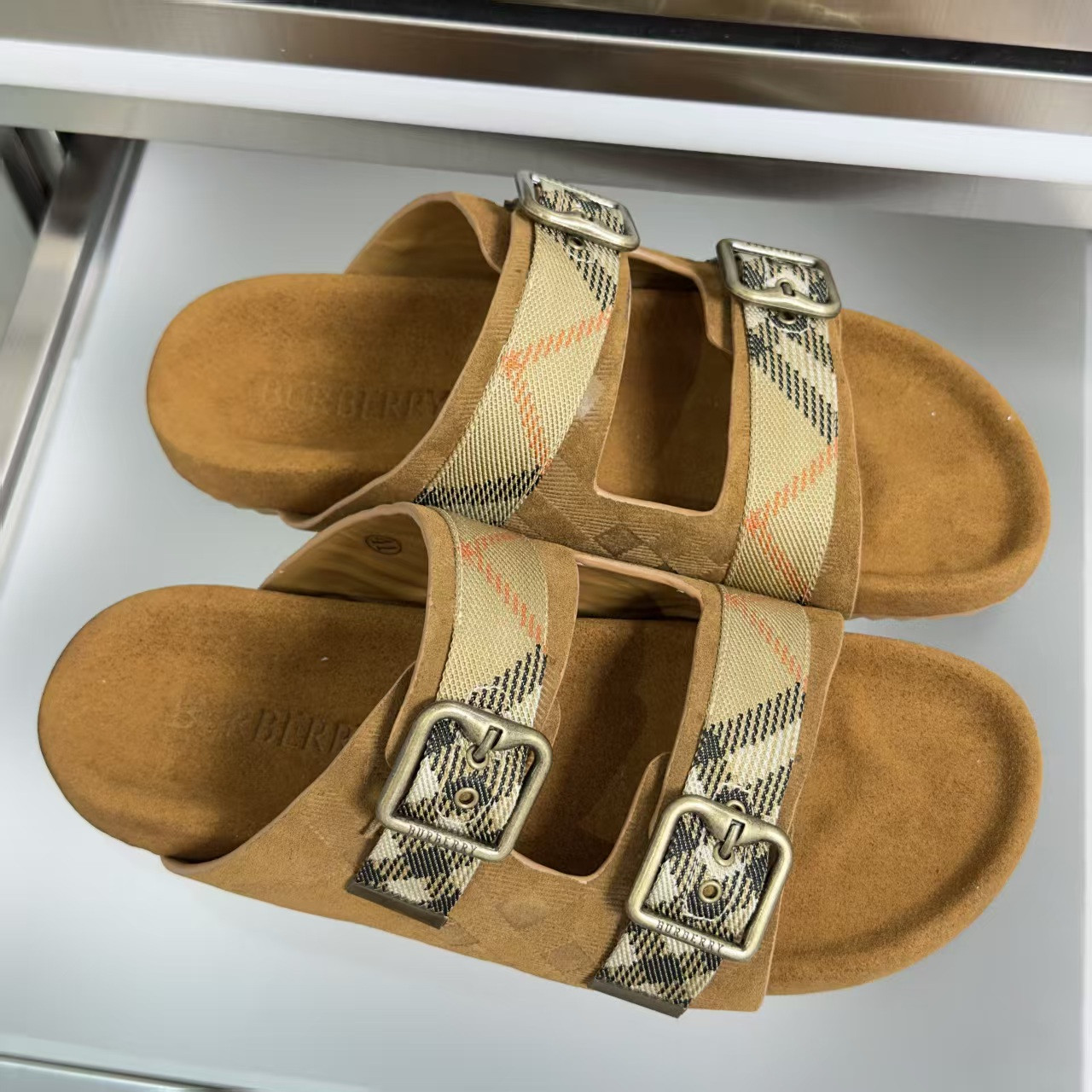 ua B**rry urchin sandals