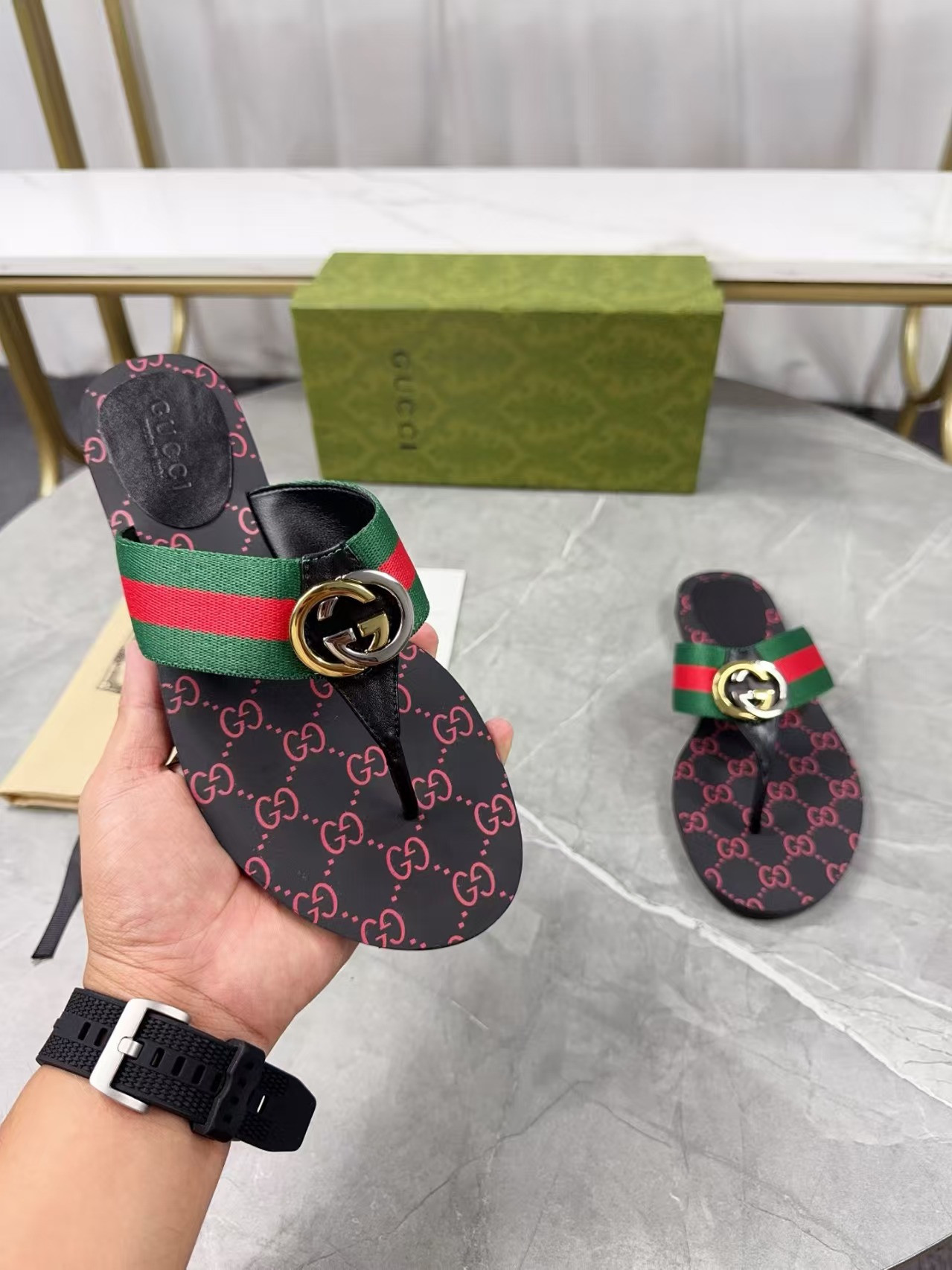 ua G*u*i sandal