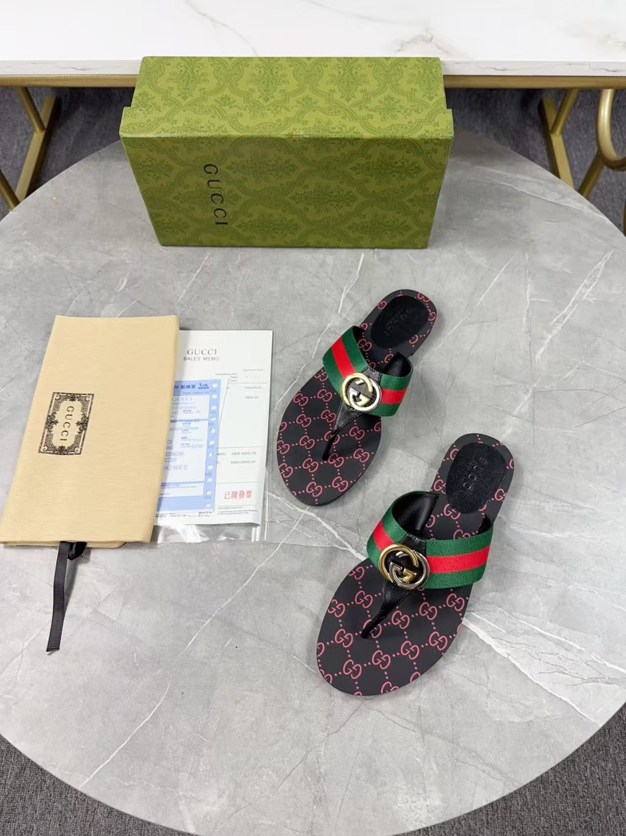 ua G*u*i sandal