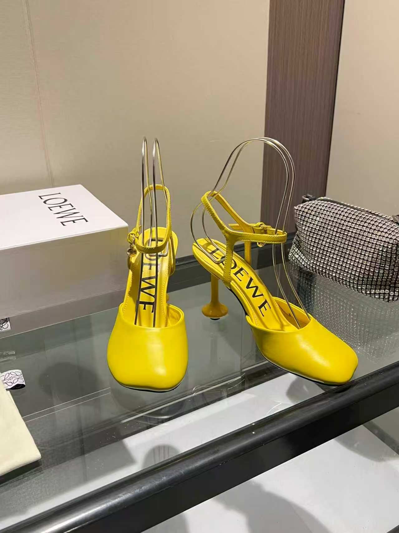 ua L0ew* toy ankle strap pump