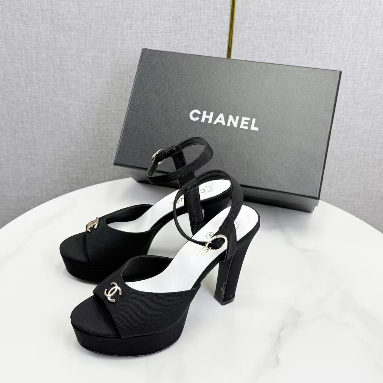 ua Ch*el sandals 11cm heel