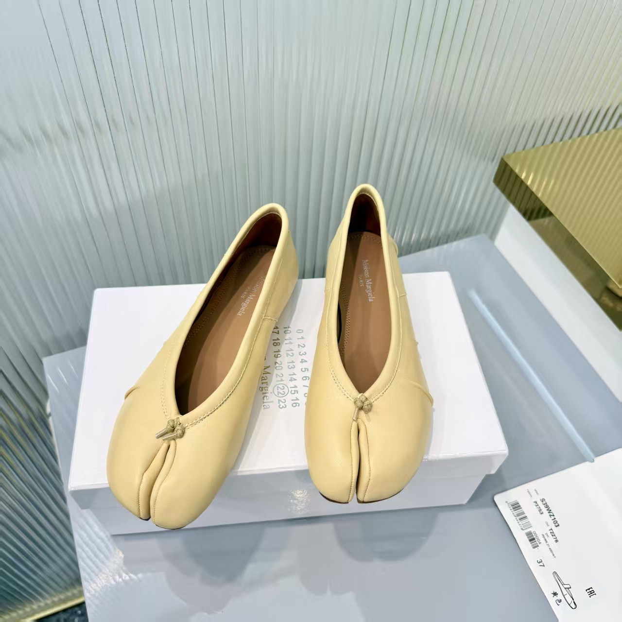 ua ma*s*n Ma*i*la tabi leather ballet flats