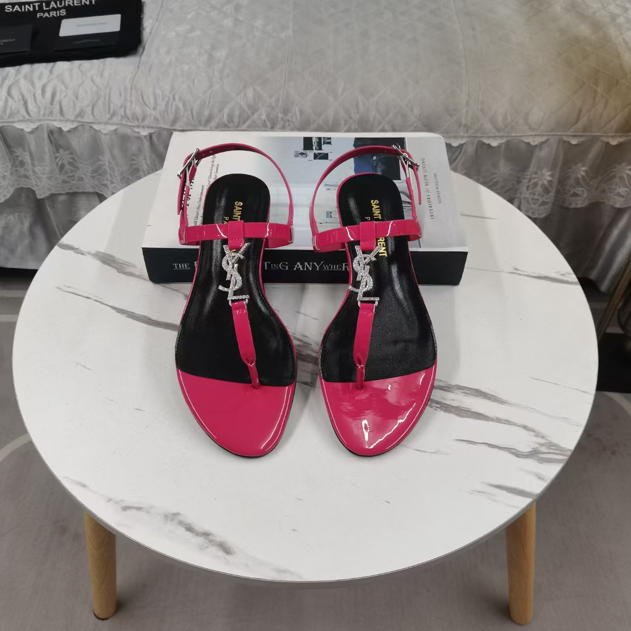 ua Y*L sandal