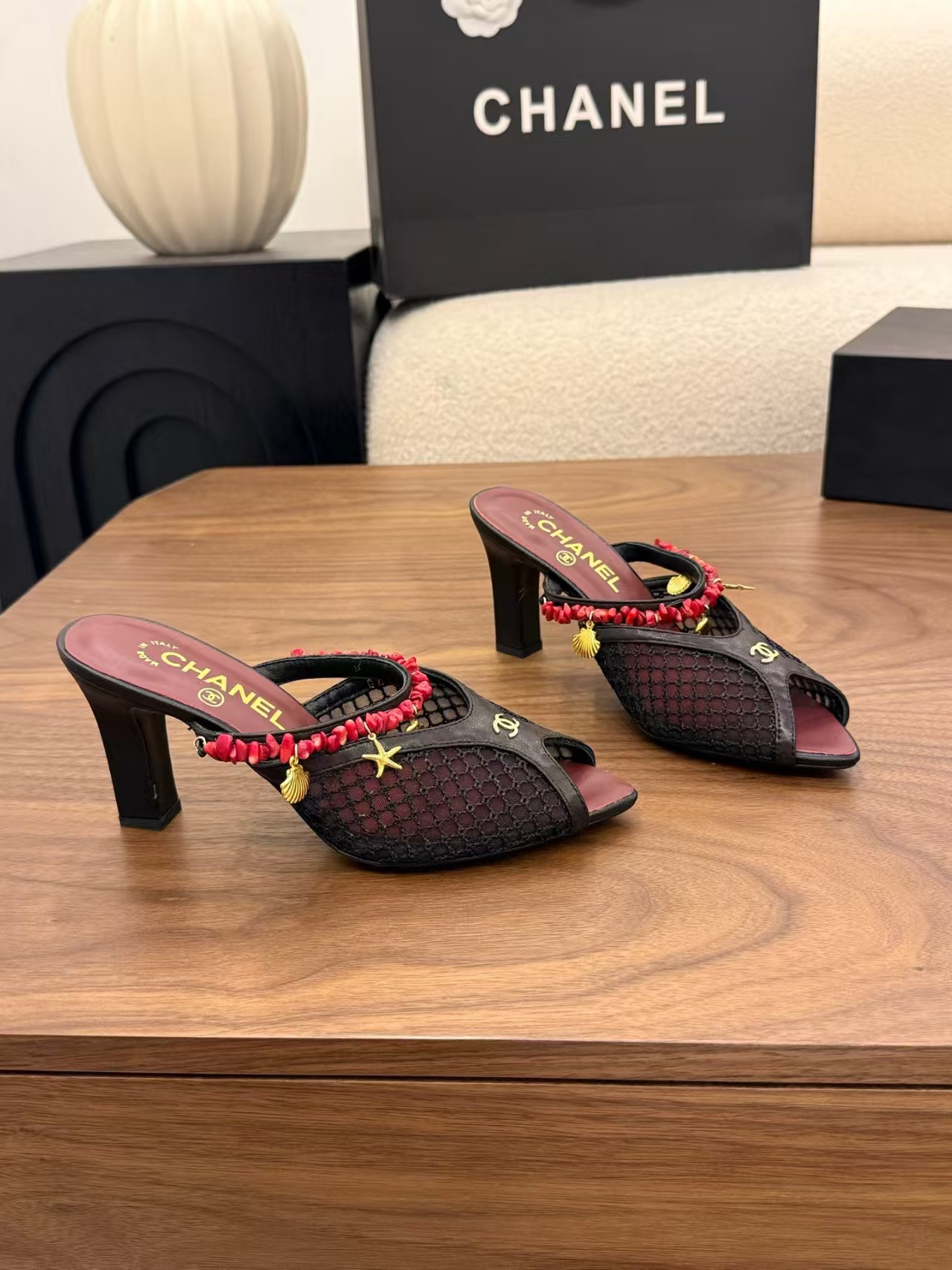 ua Ch*el sandals(vintage beaded)