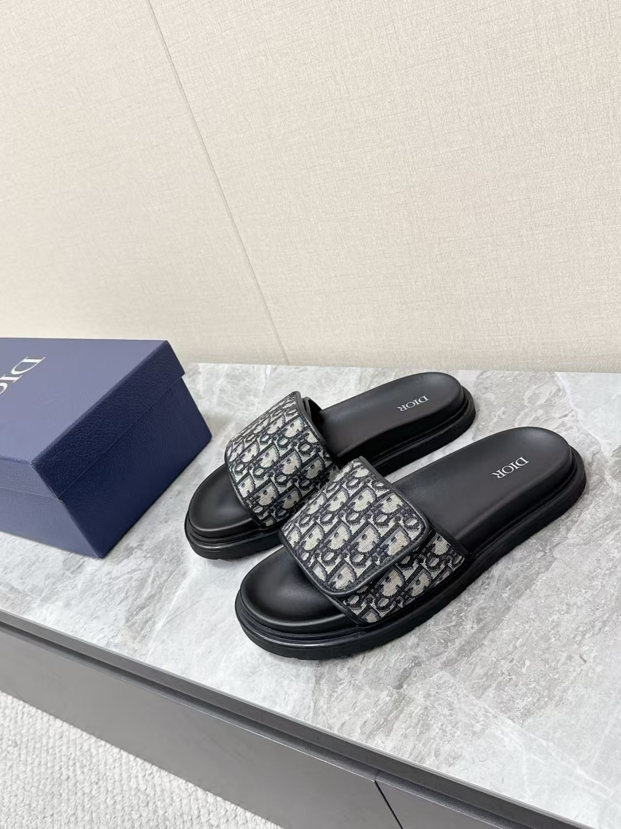 ua D*or aqua sandal
